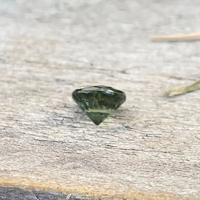 Natural Green Sapphire - Sapphirepal
