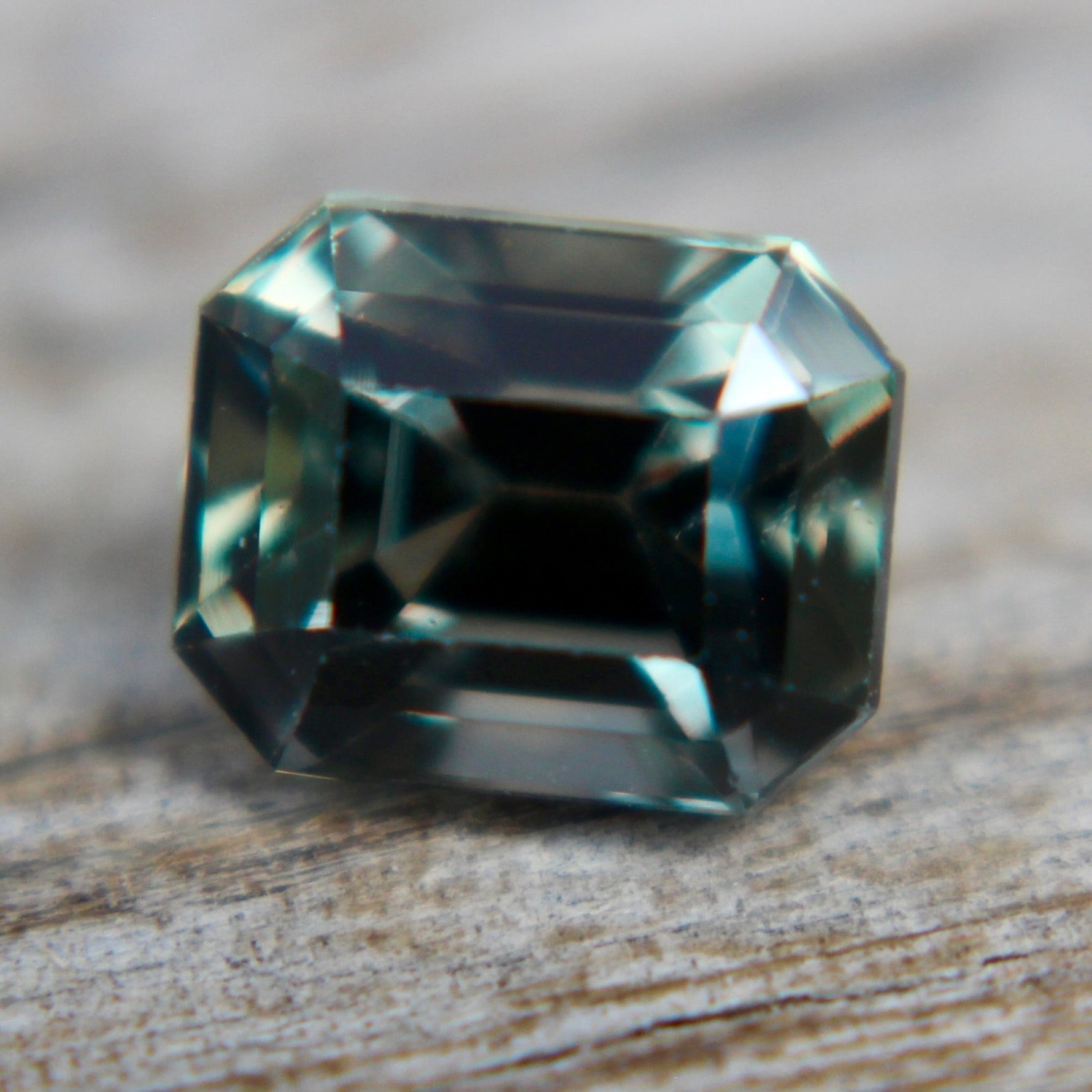 Natural Green Sapphire - Sapphirepal