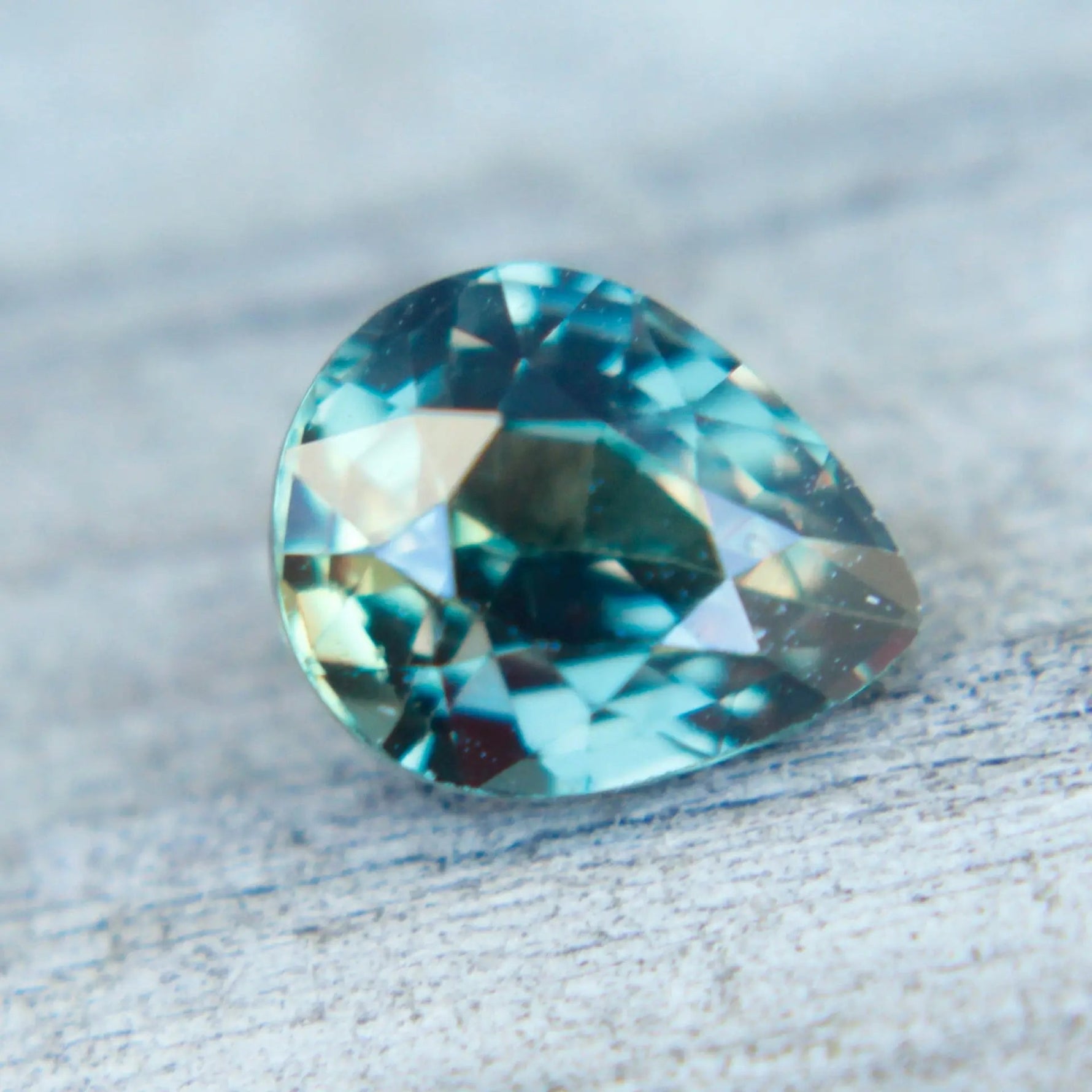 Natural Green Sapphire - Sapphirepal