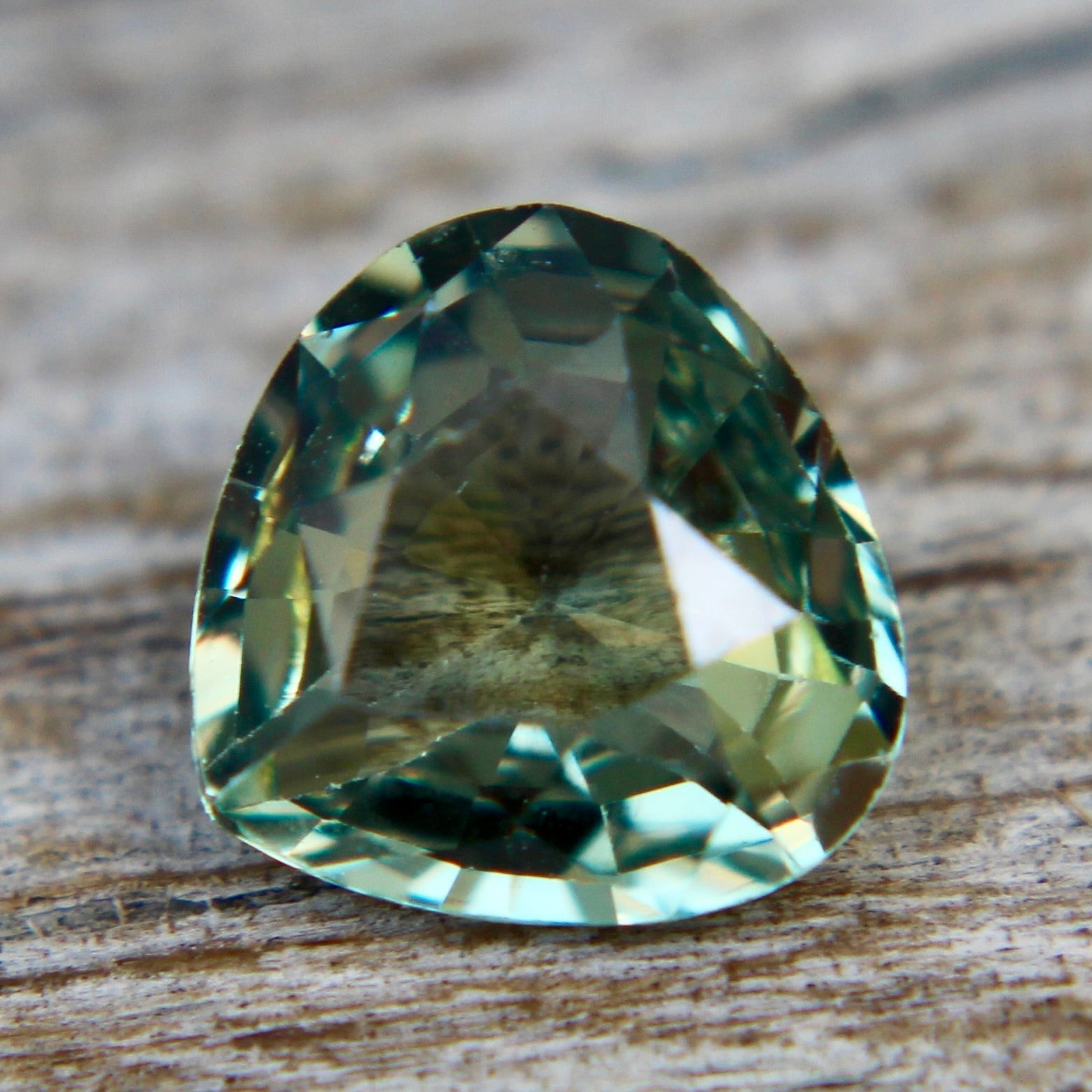Natural Green Sapphire - Sapphirepal