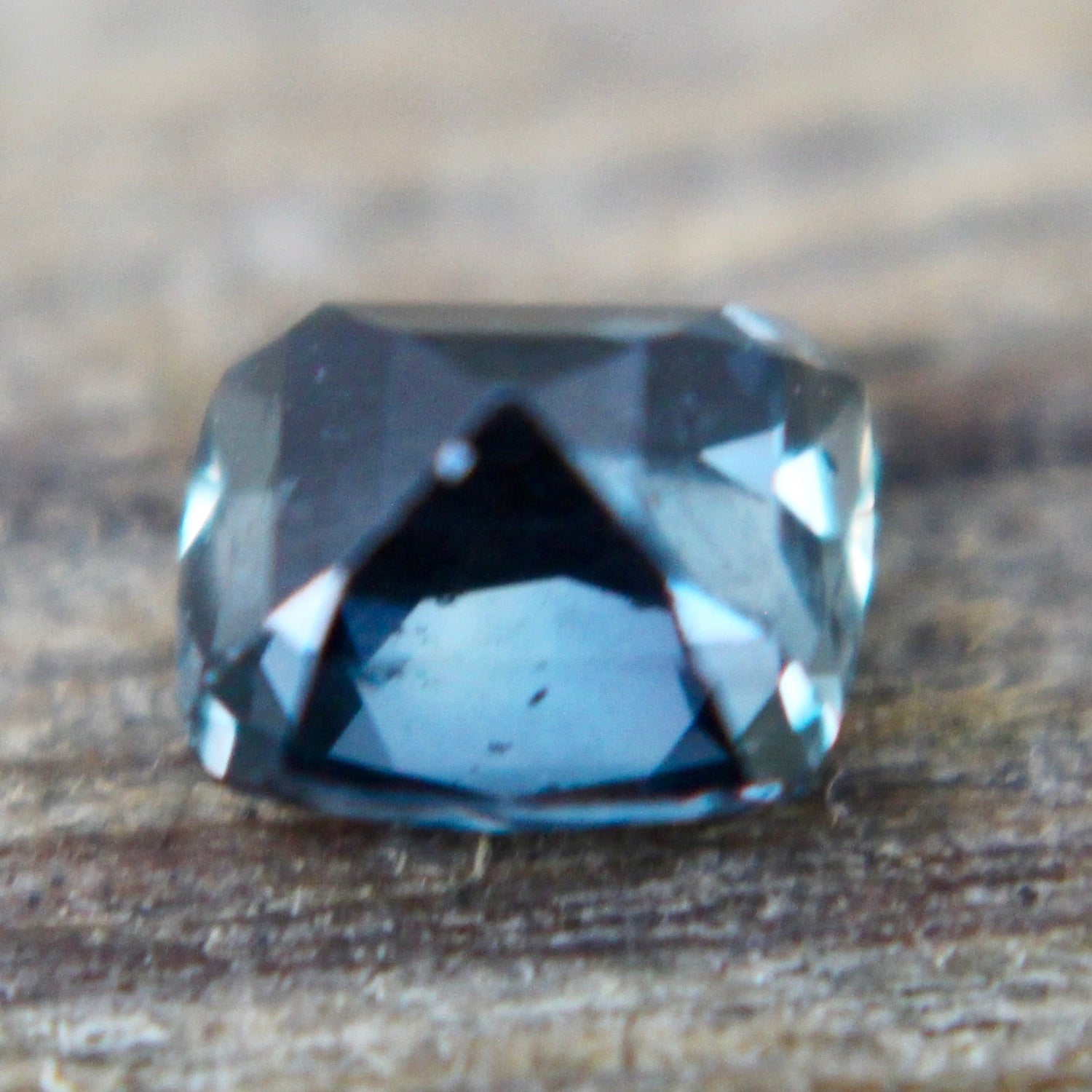 Natural Green Sapphire - Sapphirepal