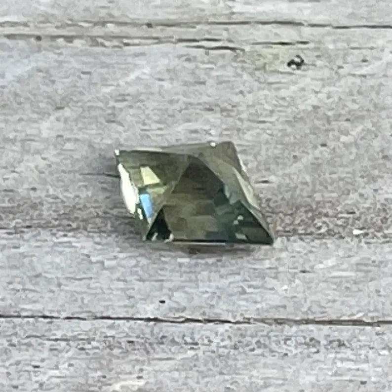 Natural Green Sapphire - Sapphirepal