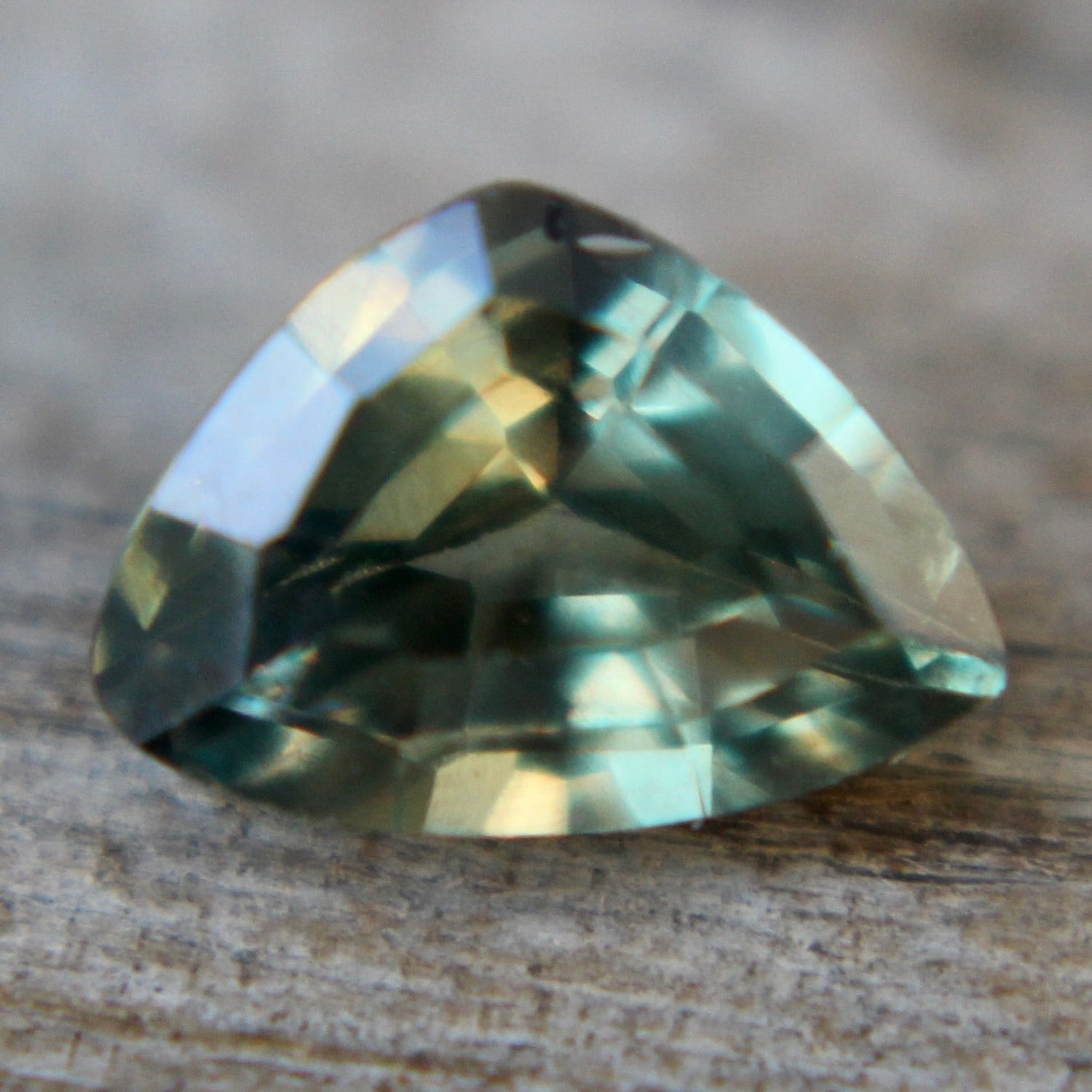 Natural Green Sapphire - Sapphirepal