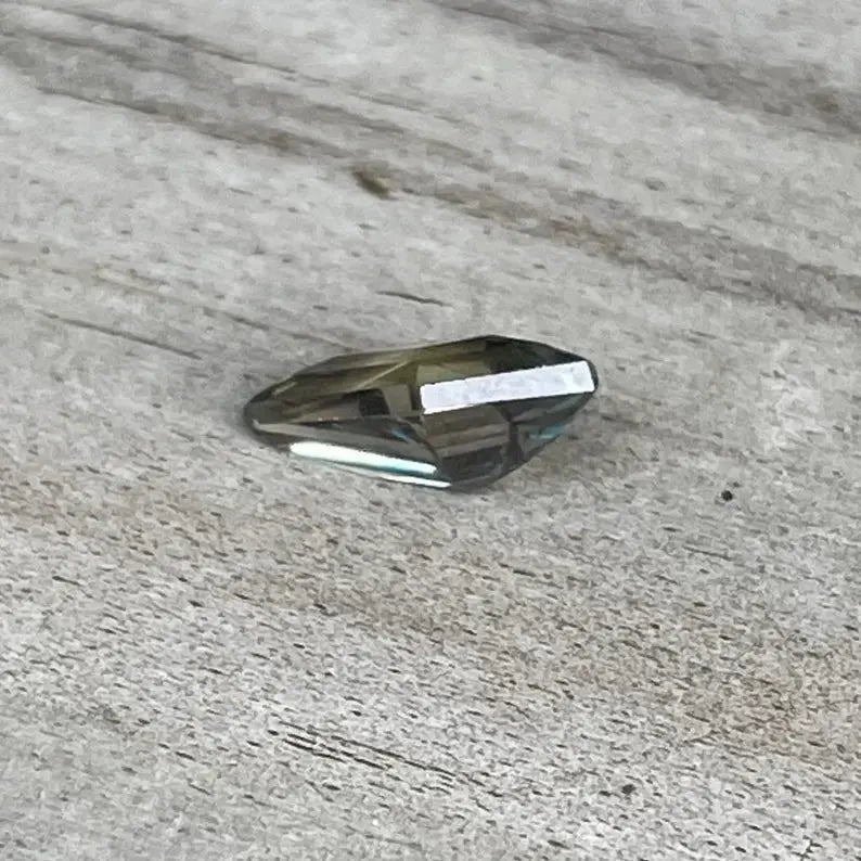 Natural Greenish Yellow Sapphire - Sapphirepal