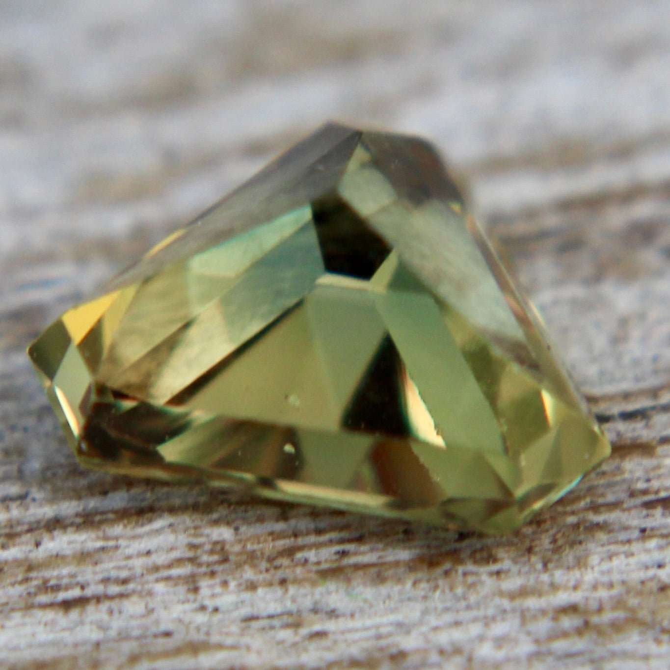 Natural Greenish Yellow Sapphire - Sapphirepal