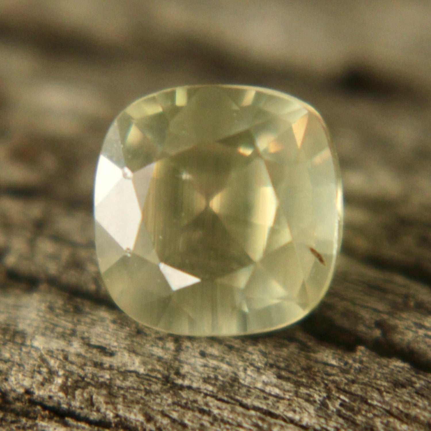 Natural Greenish Yellow Sapphire - Sapphirepal