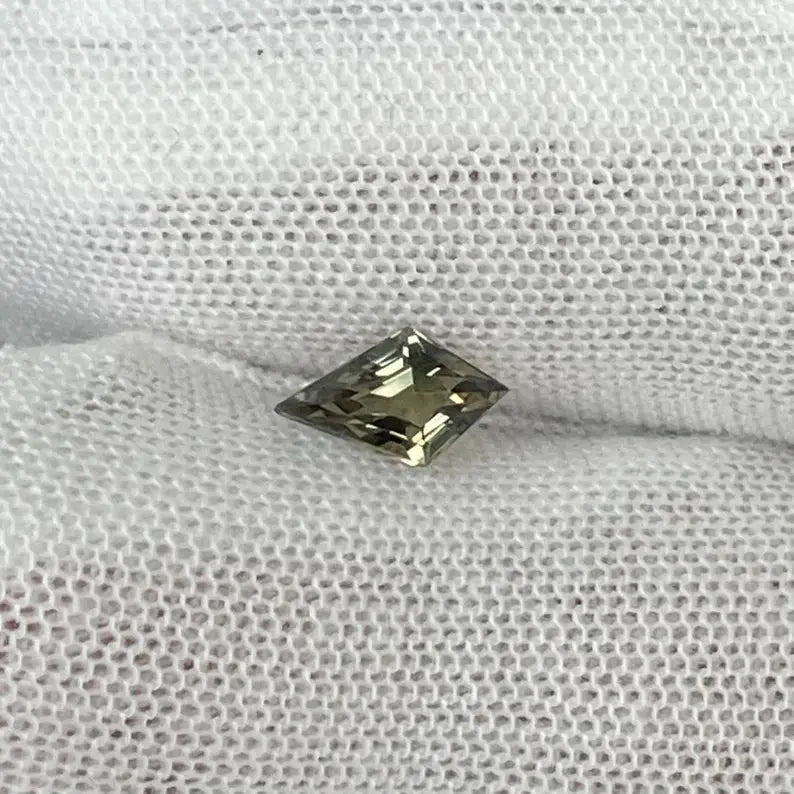 Natural Greenish Yellow Sapphire - Sapphirepal