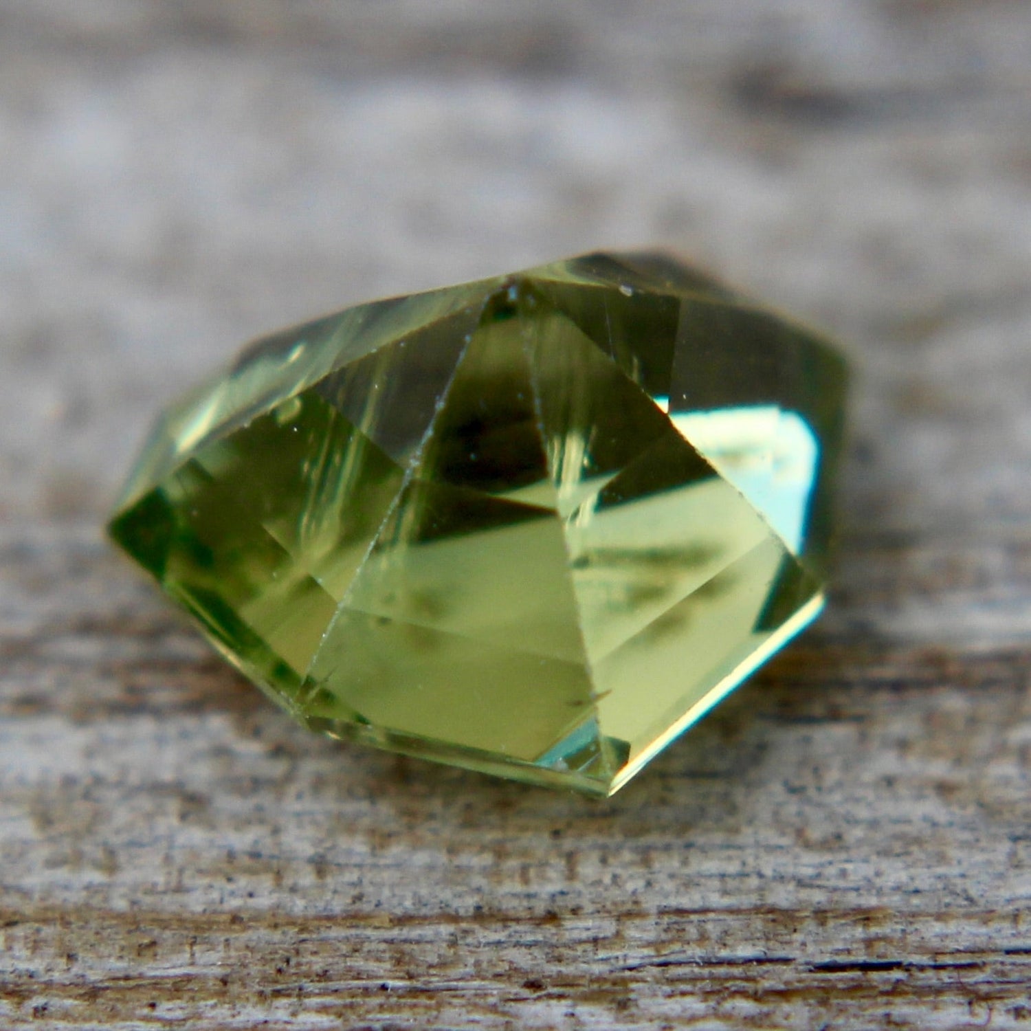 Natural Greenish Yellow Sapphire - Sapphirepal