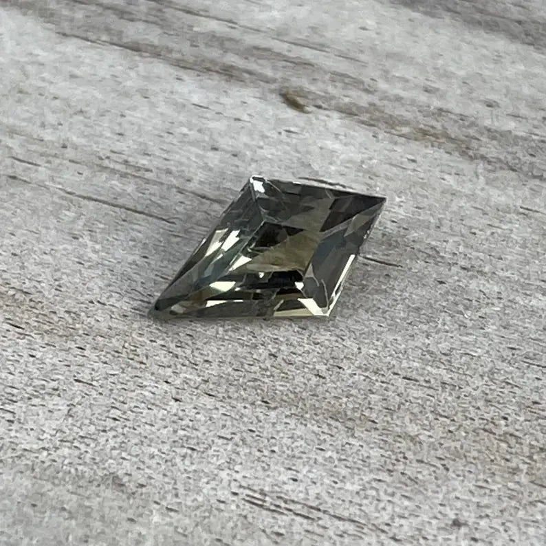 Natural Greenish Yellow Sapphire - Sapphirepal