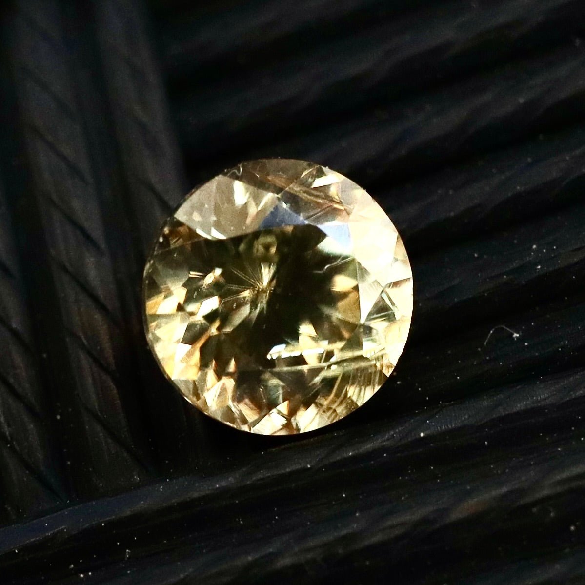 Natural Greenish Yellow Zircon – 1.51 Carat Round Cut from Ceylon - Sapphirepal