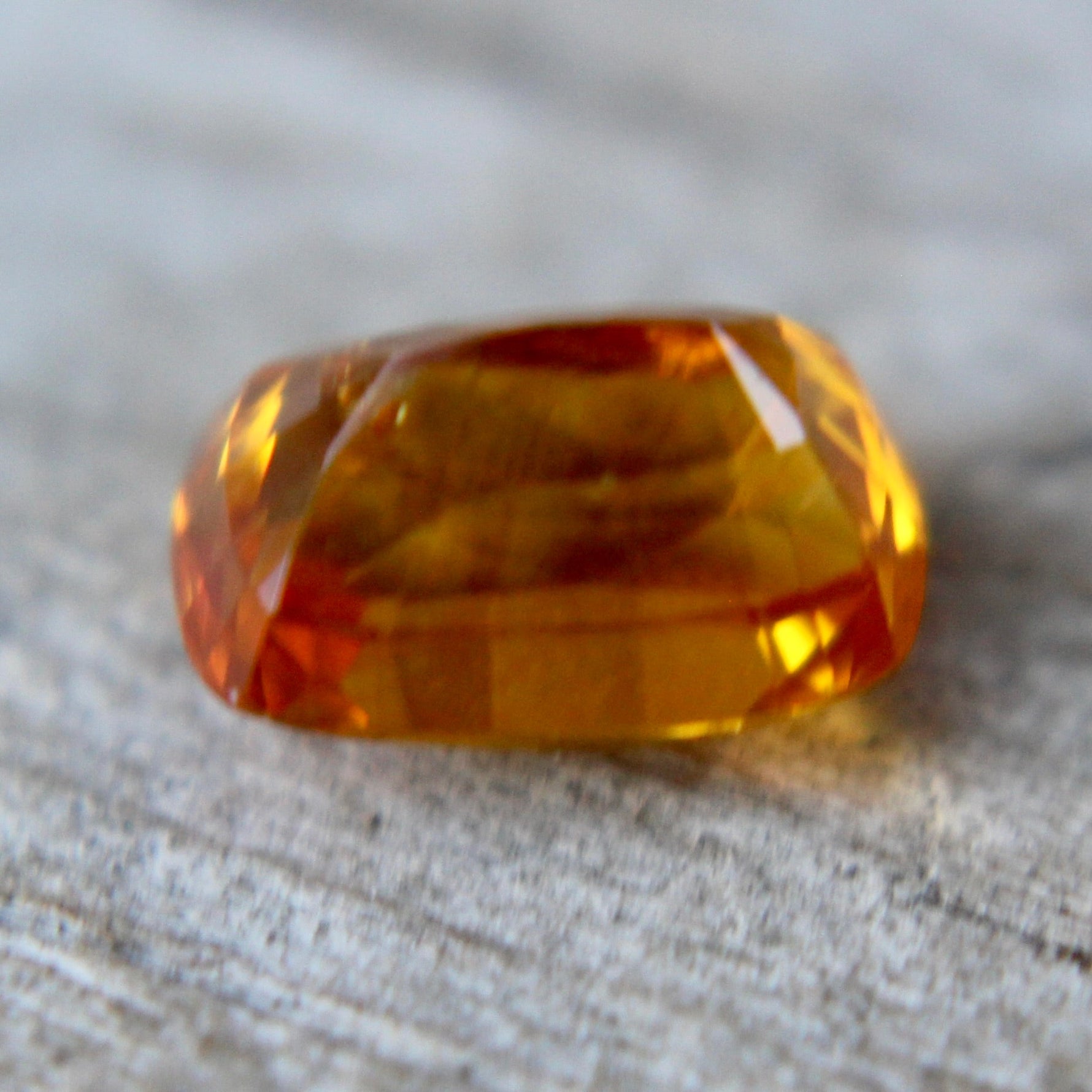 Rectangular cushion yellow sapphire 8.05×5.28 mm eye‑clean loose gemstone for jewelry