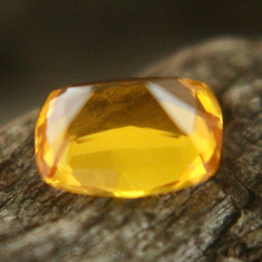 Vivid yellow cushion sapphire 6.38×4.79 mm VS clarity loose stone for engagement rings