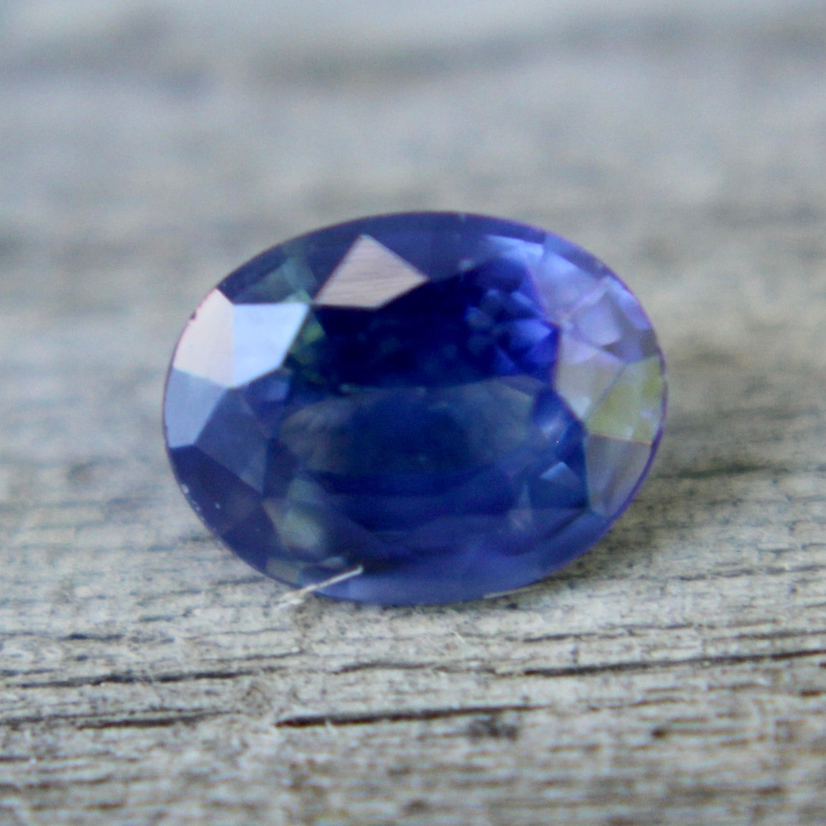Natural oval blue sapphire for bespoke jewelry design