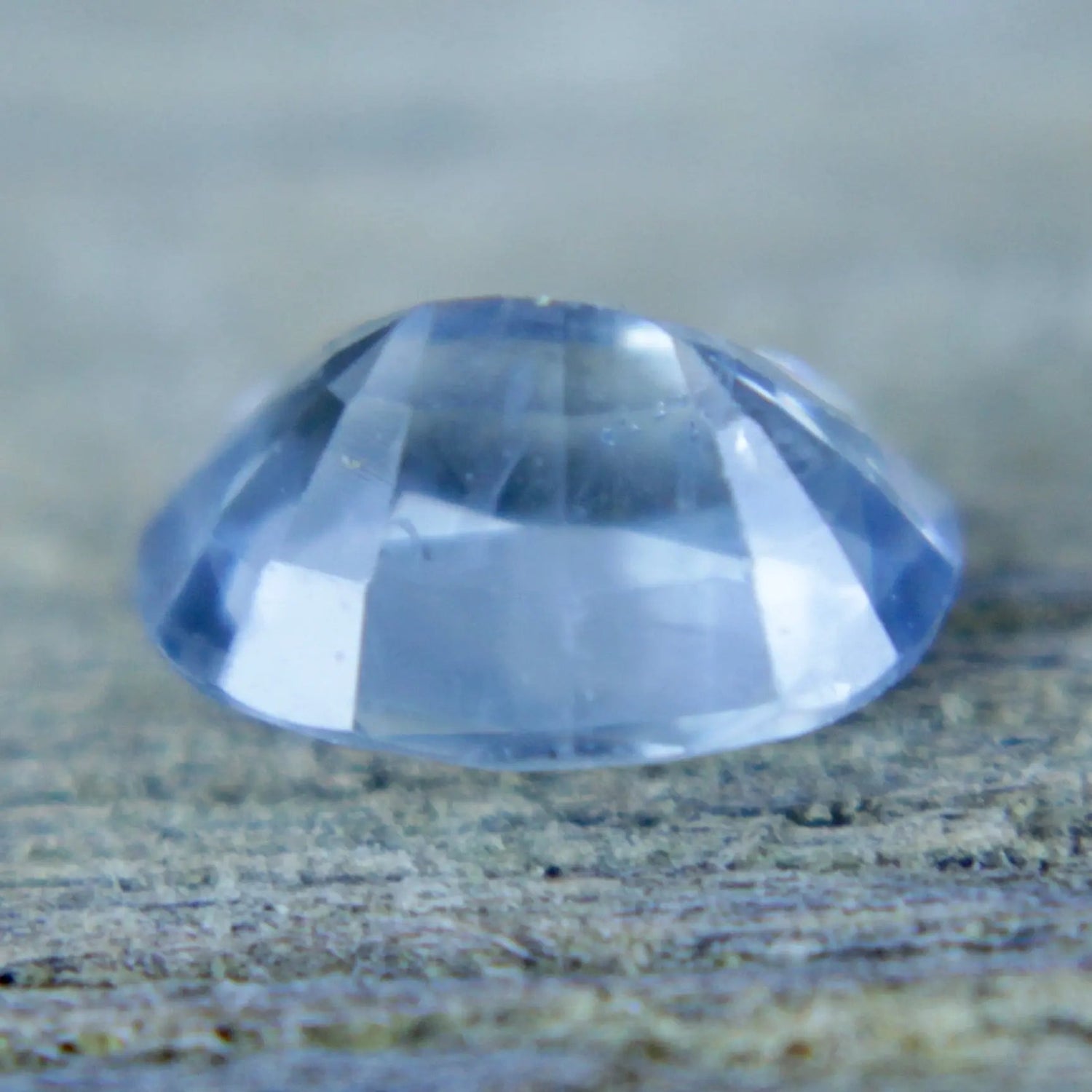 Oval cut pale blue sapphire loose gemstone 0.95 carat SI clarity