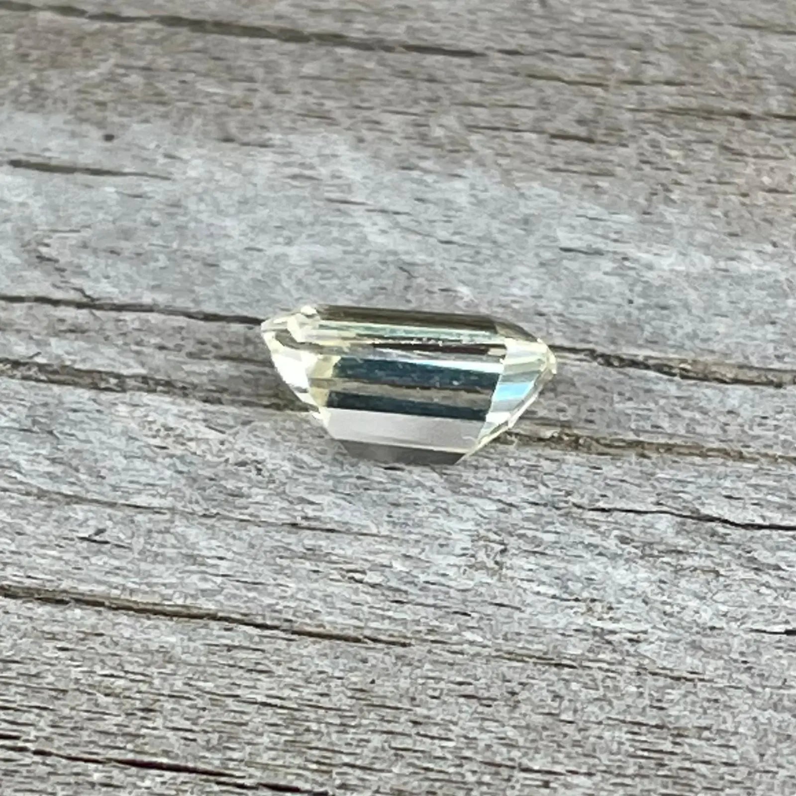 Natural Pale Yellow Sapphire - Sapphirepal