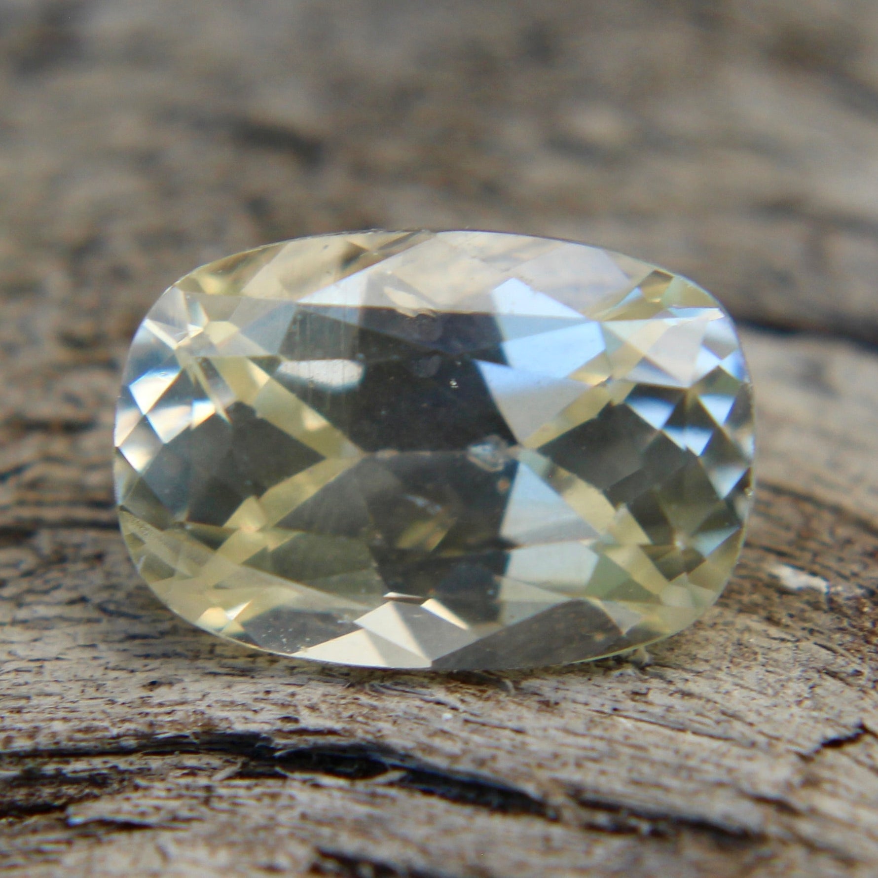 Earth-Sourced Ceylon Pale Yellow Sapphire for Custom Jewelry Designs