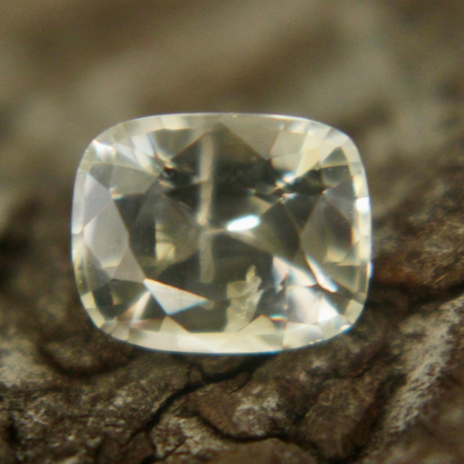 Natural Pale Yellow Sapphire - Sapphirepal