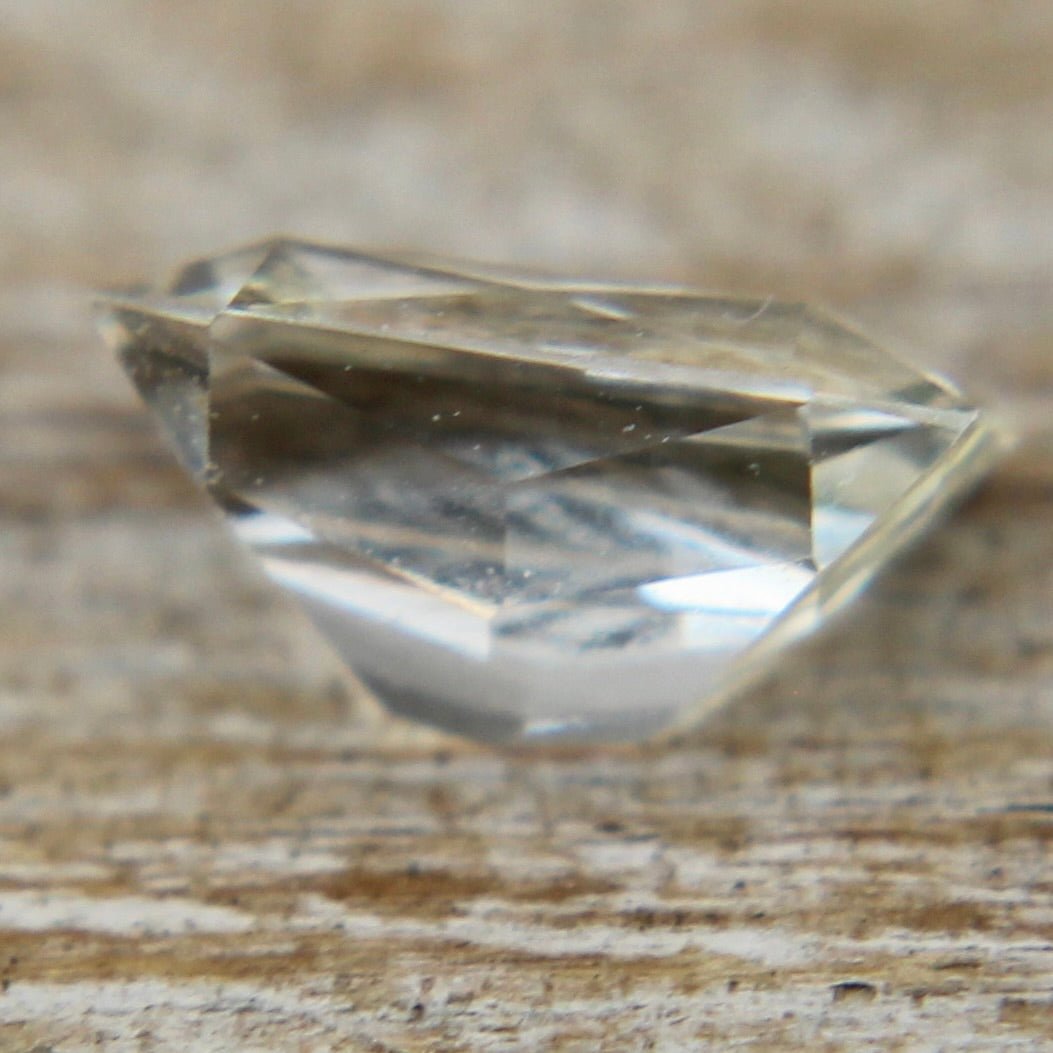 Loose Ceylon yellow sapphire 0.67 carat, faceted gemstone shipped from Australia