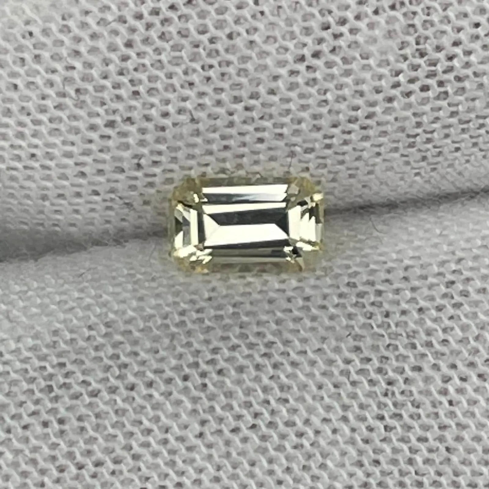 Natural Pale Yellow Sapphire - Sapphirepal