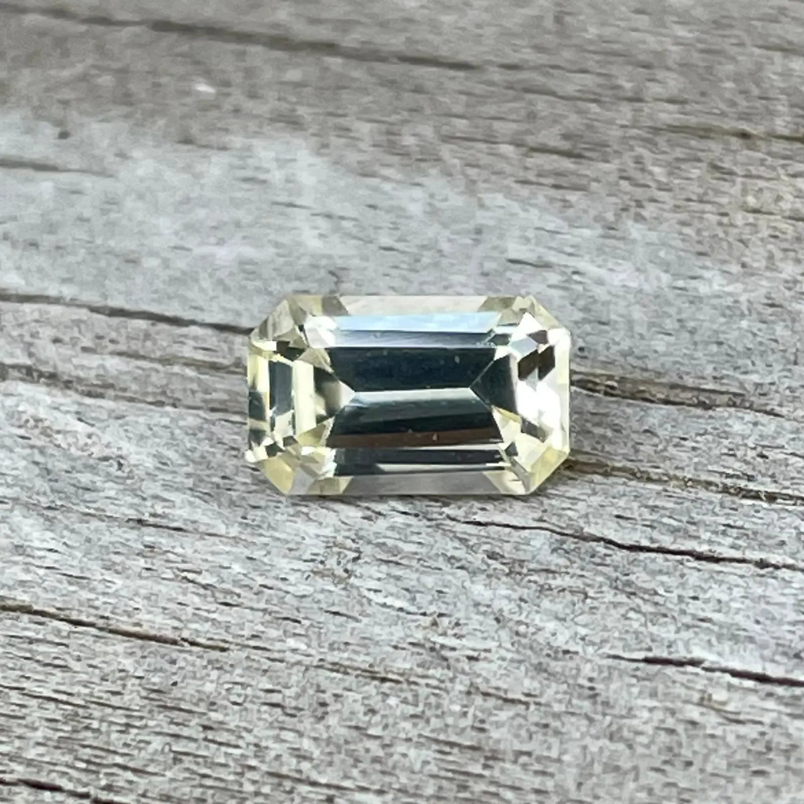 Natural Pale Yellow Sapphire - Sapphirepal