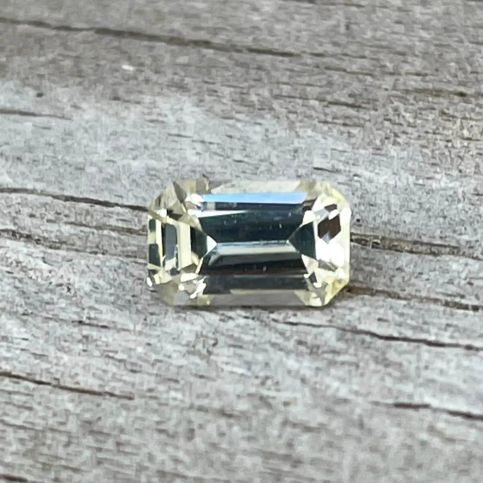 Natural Pale Yellow Sapphire - Sapphirepal