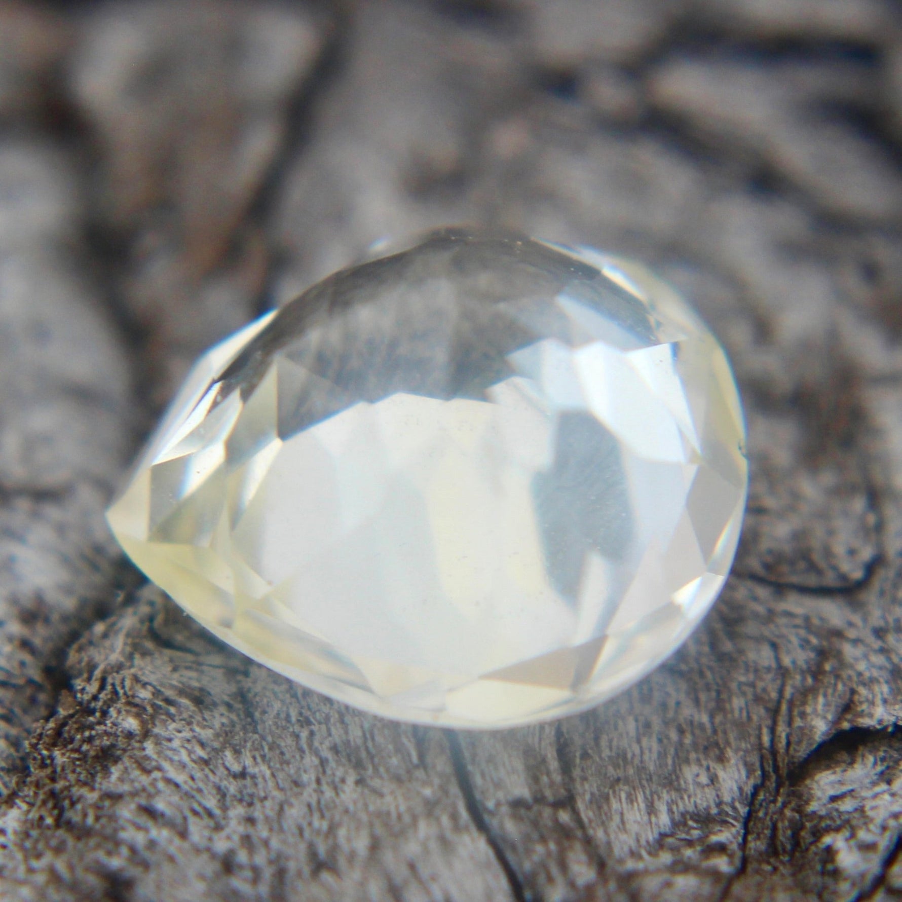 Natural Pale Yellow Sapphire - Sapphirepal