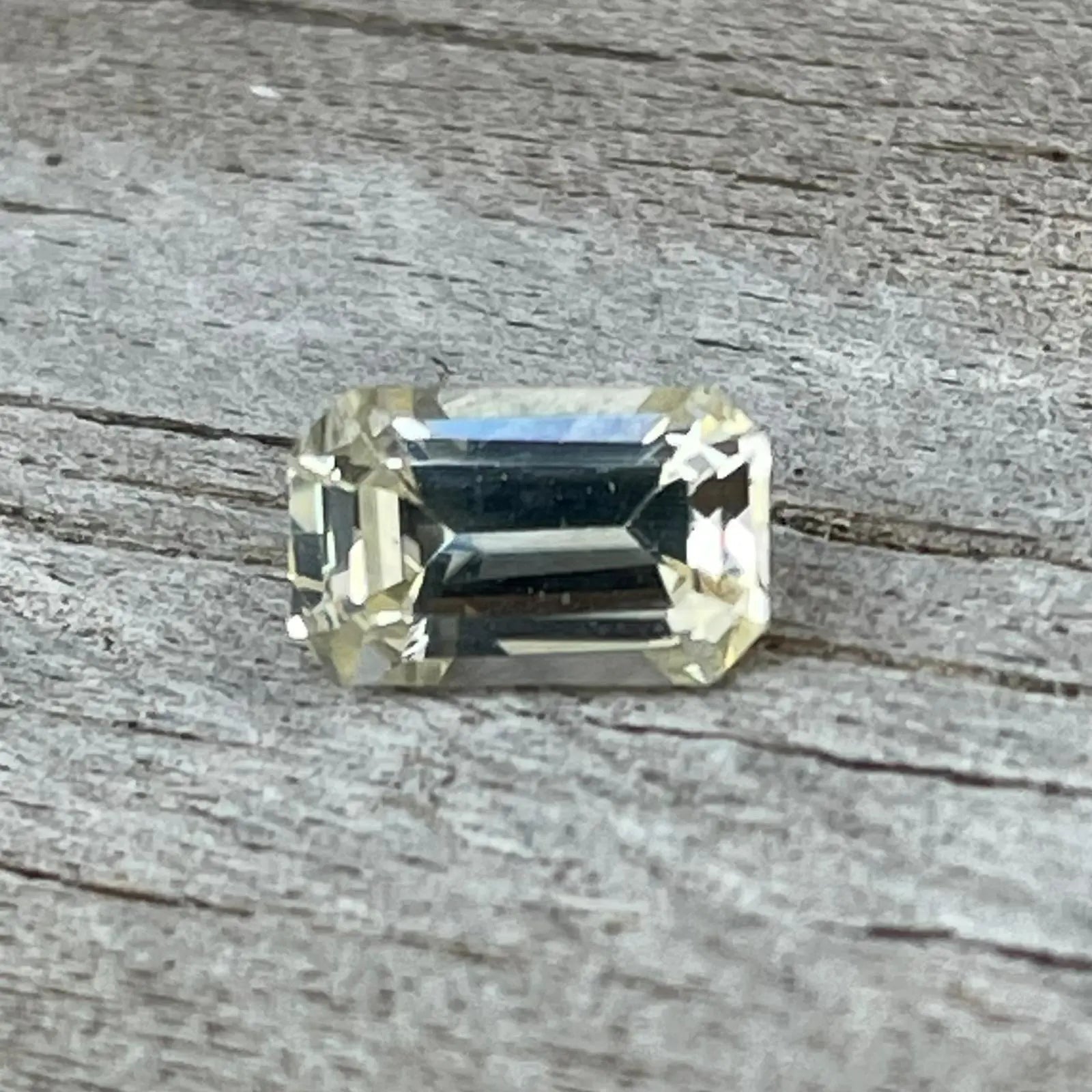 Natural Pale Yellow Sapphire - Sapphirepal