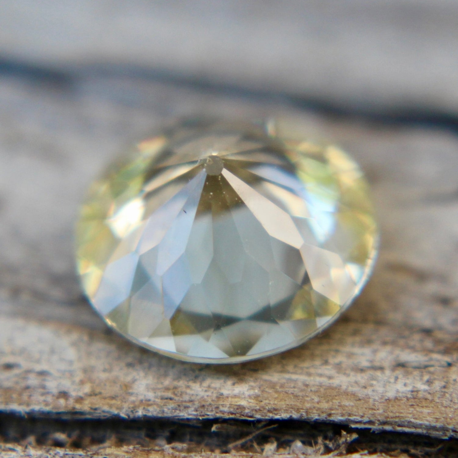 Round pale yellow sapphire 1.40 carat showing facets and brilliance in neutral light