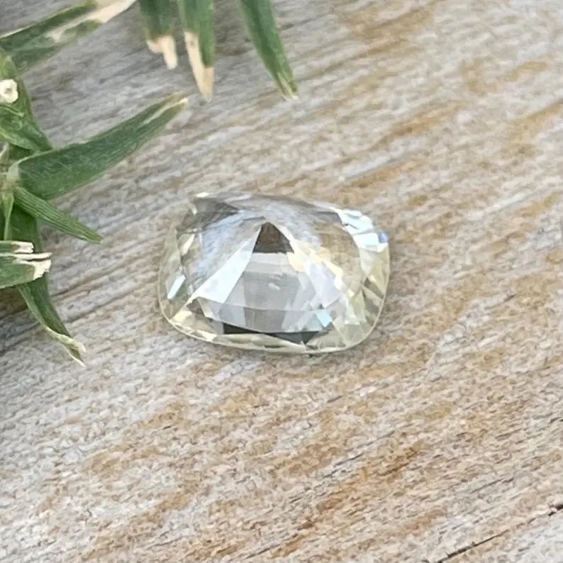 Natural Pale Yellow Sapphire - Sapphirepal