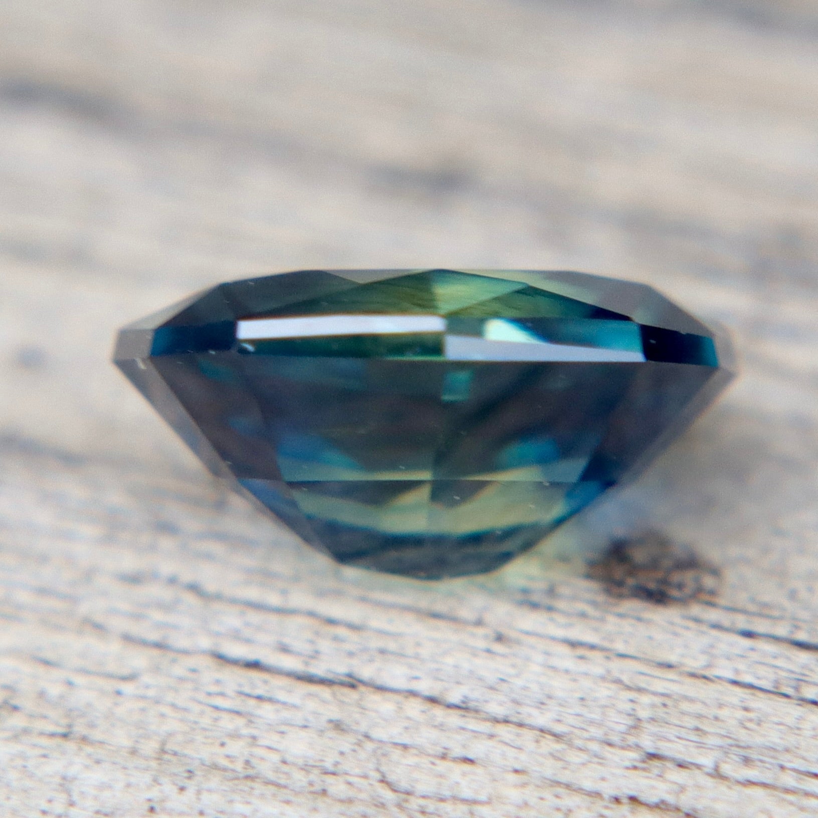 Natural Parti Sapphire – 1.42 Carat Fancy Oval Cut Tri - Color Gemstone from Australia - Sapphirepal