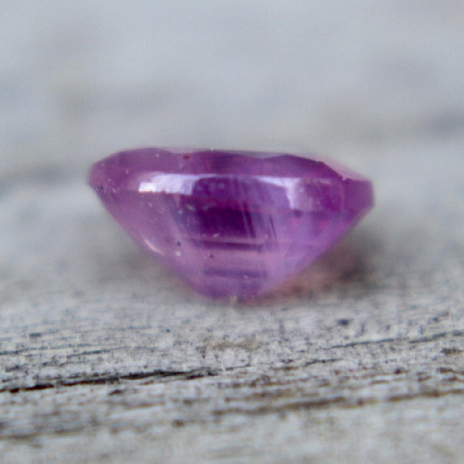 Oval pink sapphire 5.21x4.23mm SI clarity from Sri Lanka for fine jewelry