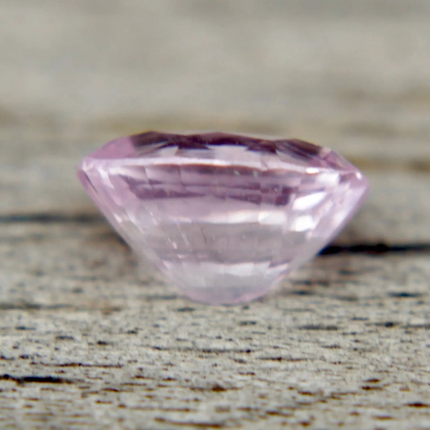 Earth-sourced Ceylon pink oval sapphire loose stone for engagement rings
