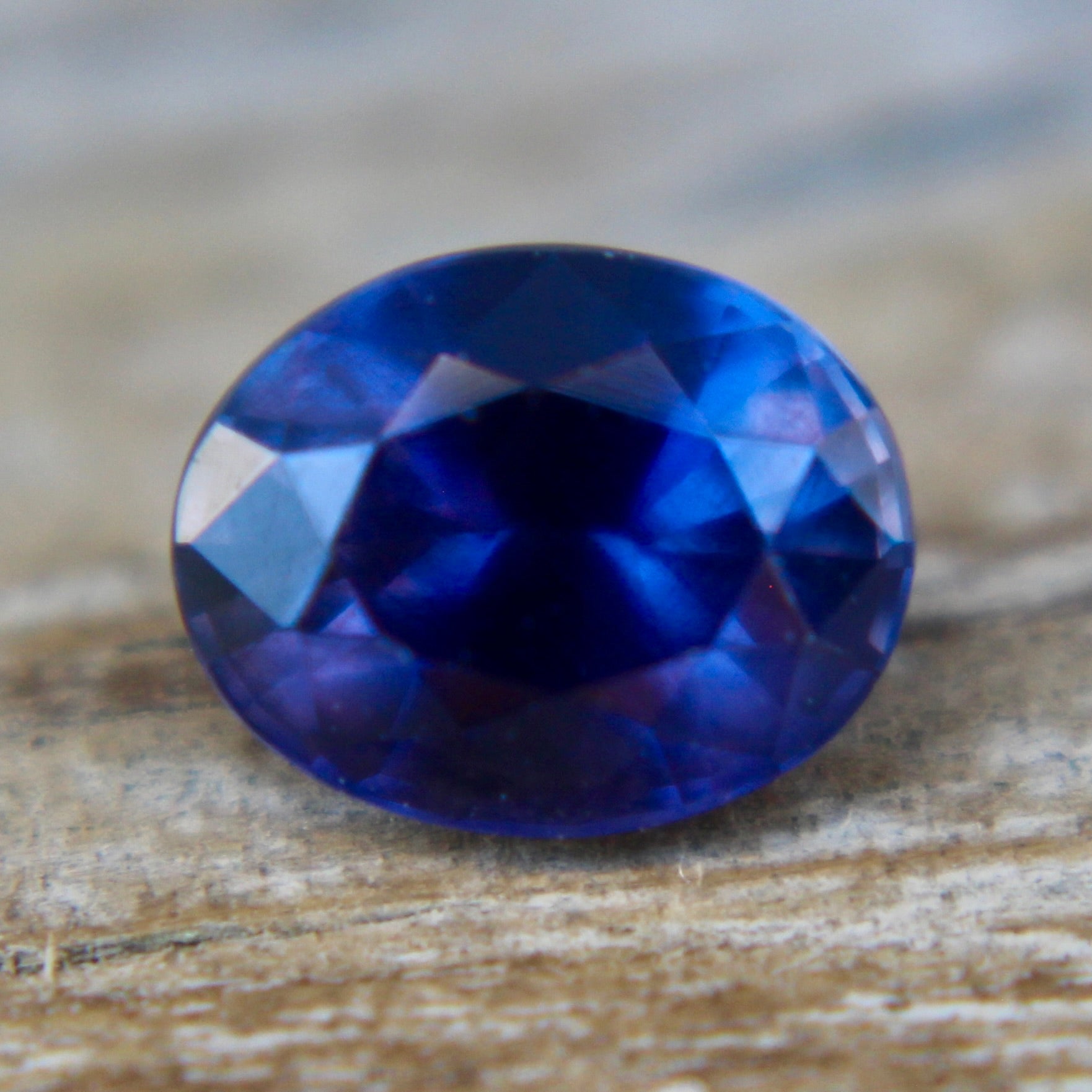 Oval cut purple sapphire loose stone for engagement ring design