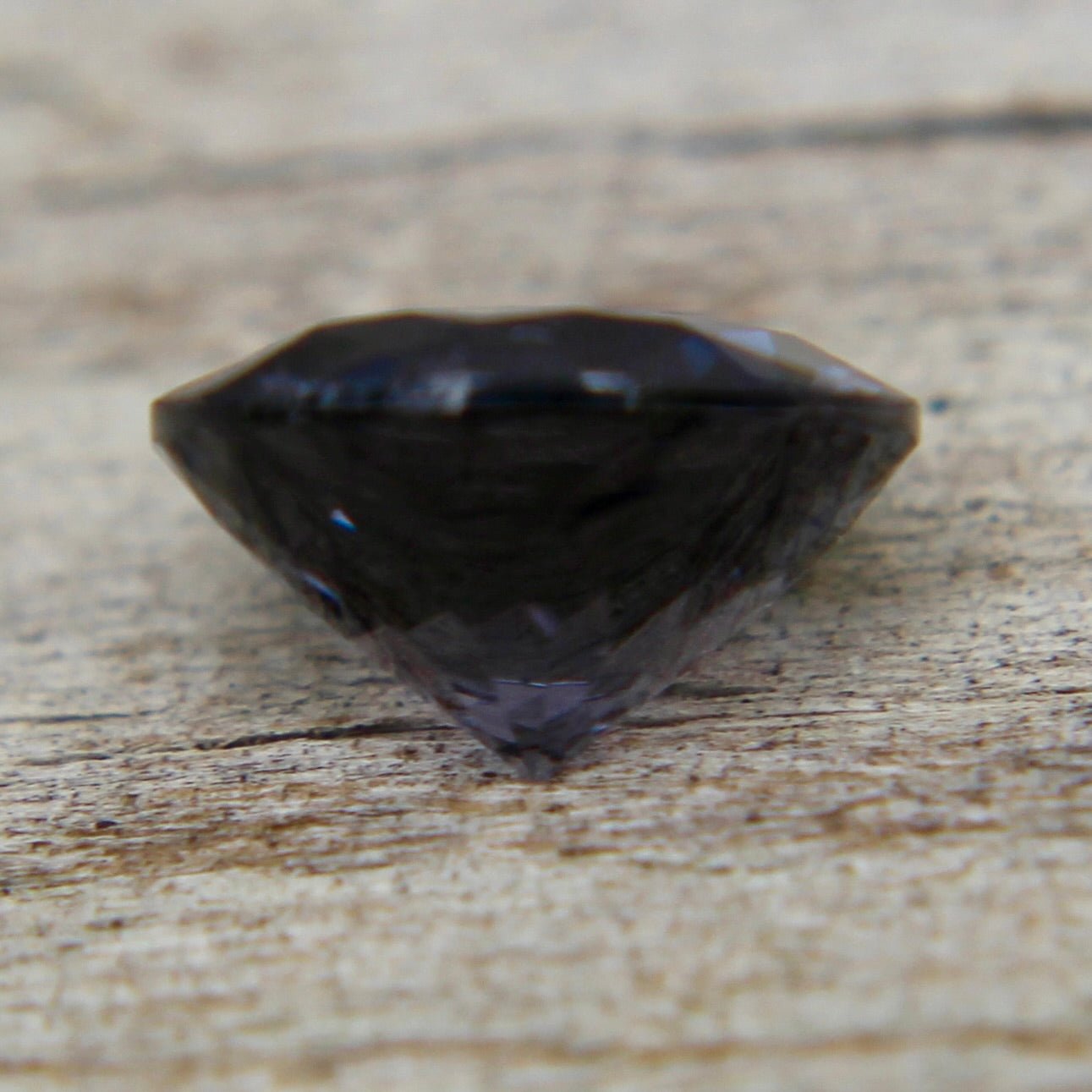 Natural Purple Spinel 0.96ct Round Cut from Ceylon — VS clarity, untreated