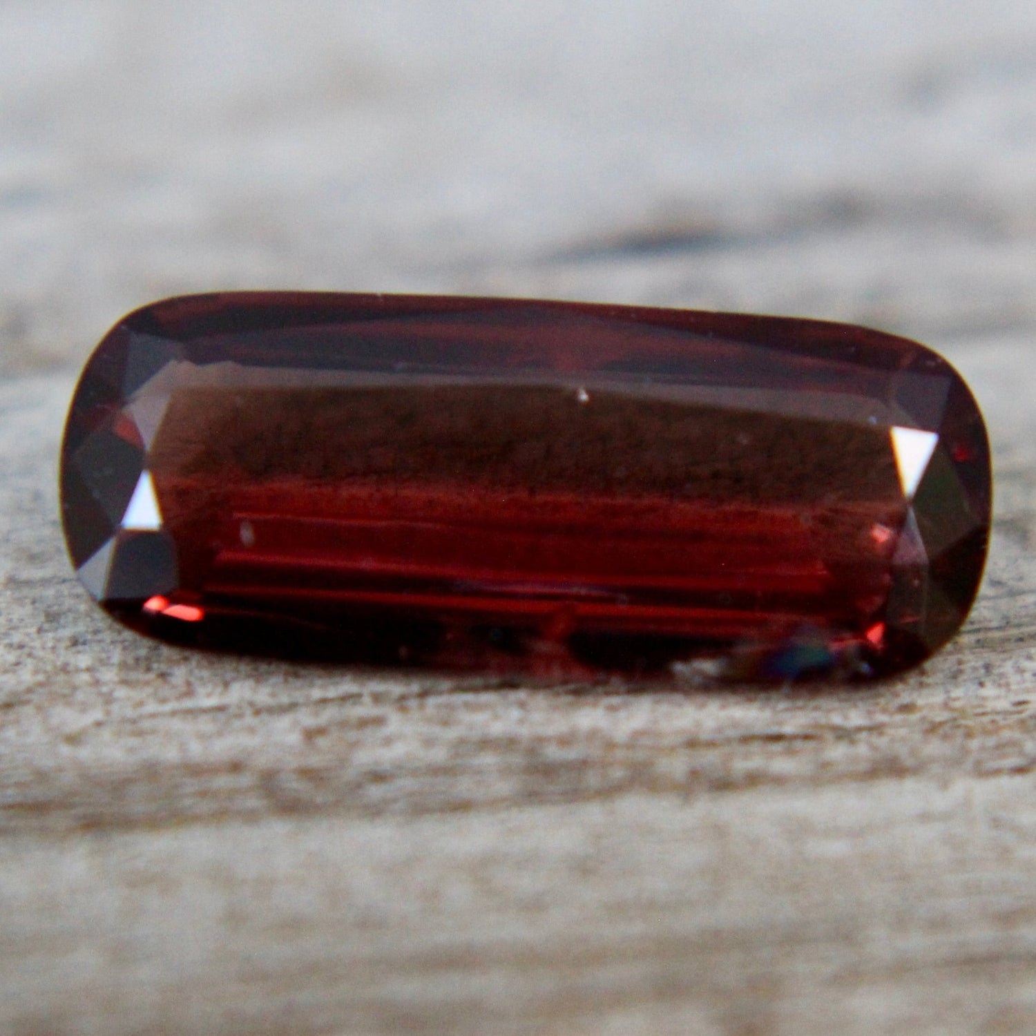 Natural purple spinel, 1.52ct baguette 6.88×5.33×4.58 mm, Ceylon origin, eye-clean – Sapphire Pal