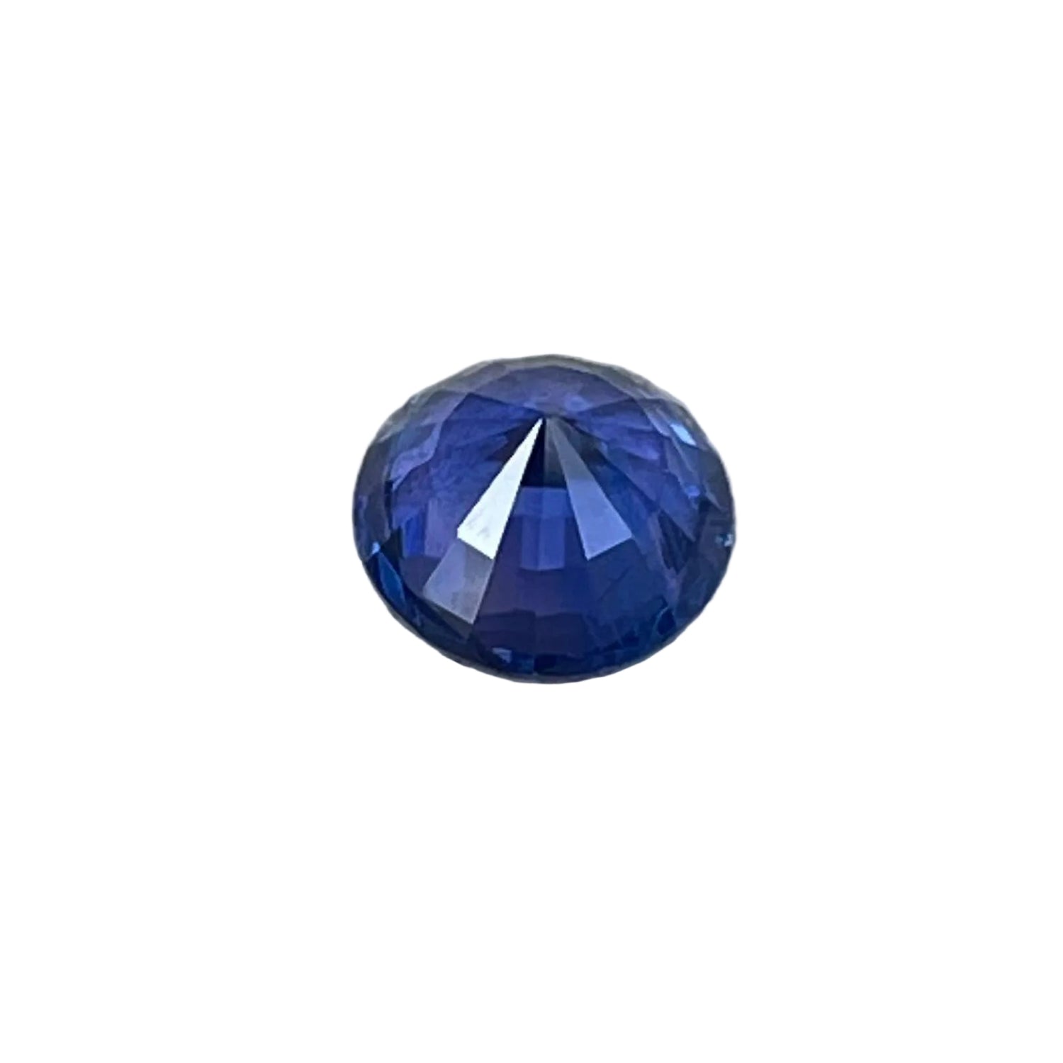 Round blue sapphire for bespoke engagement rings and jewelry designs