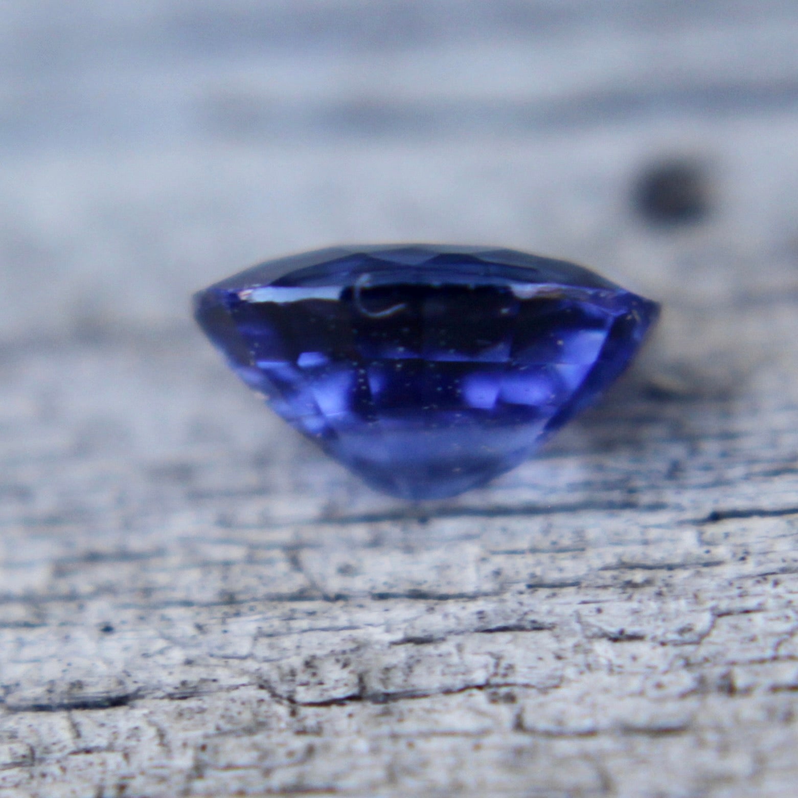 VVS clarity royal blue Ceylon sapphire faceted oval gemstone 0.39ct
