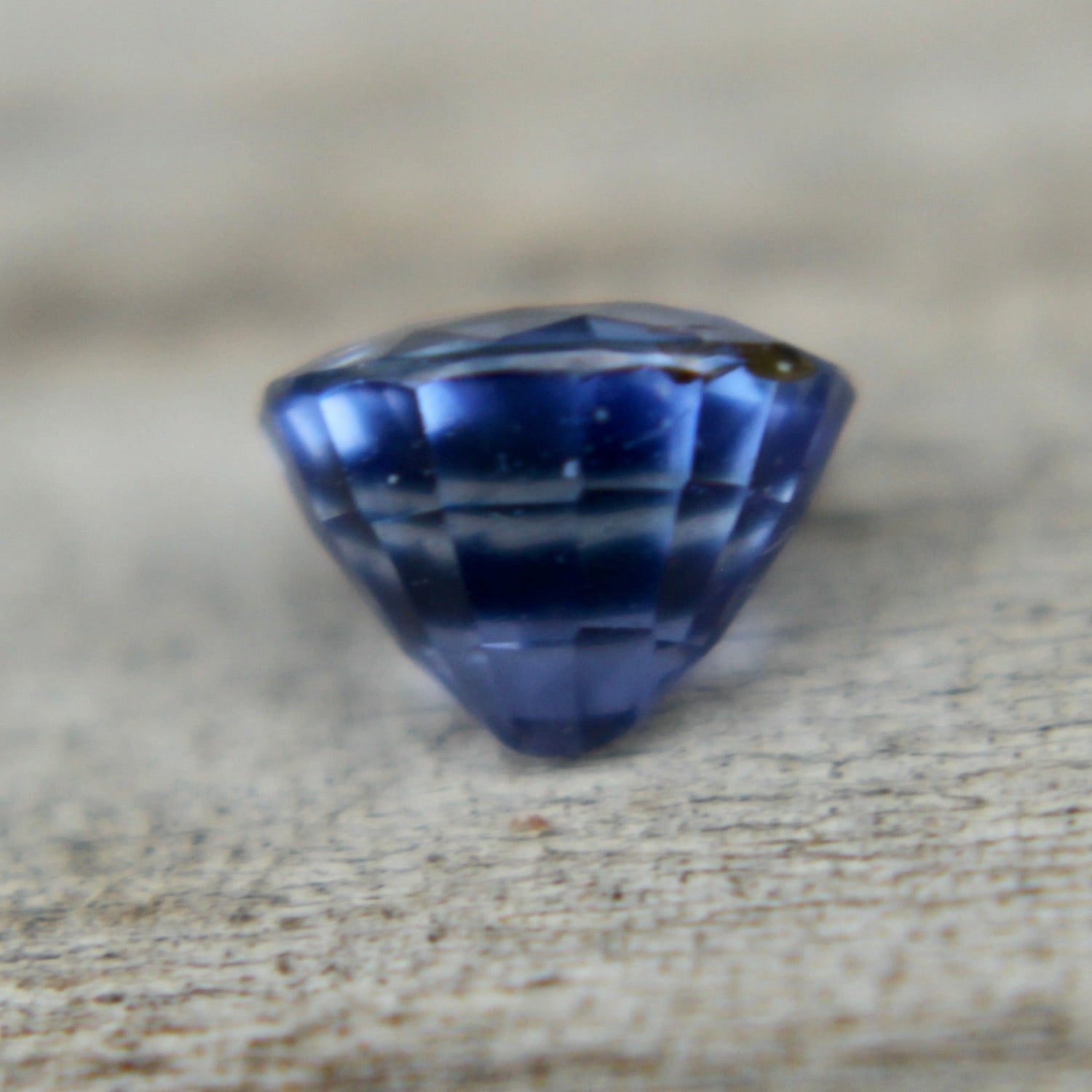 Loose royal blue sapphire 0.50 carat eye clean oval faceted stone