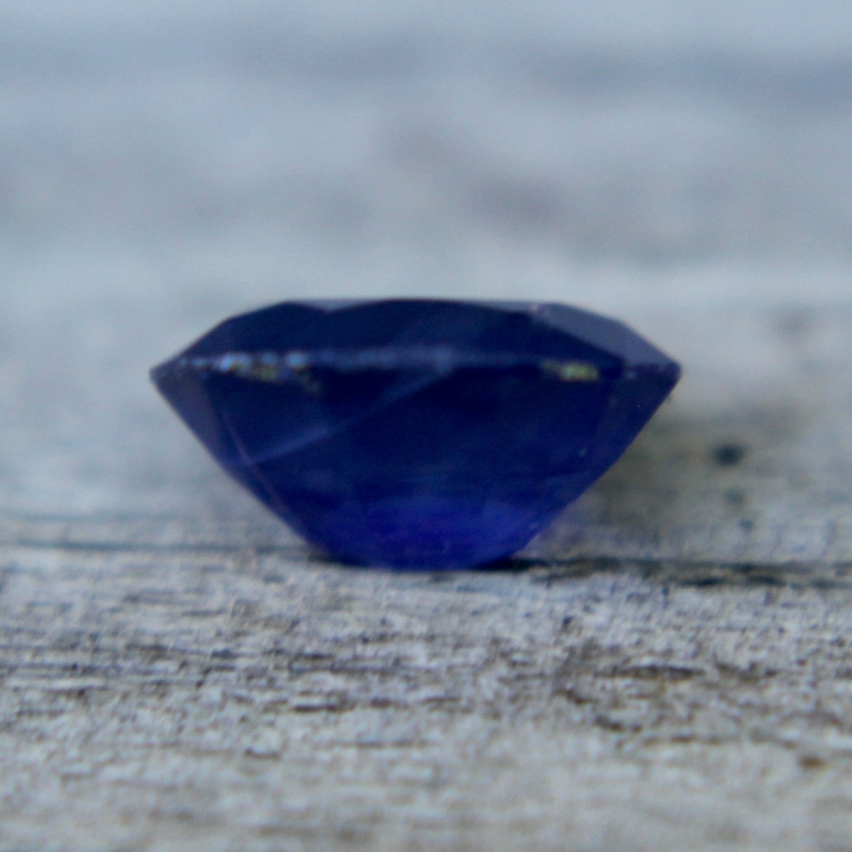 Unheated natural sapphire oval faceted 0.55 carat gemstone for fine jewelry
