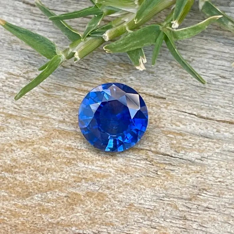 Natural Royal Blue Sapphire - Sapphirepal