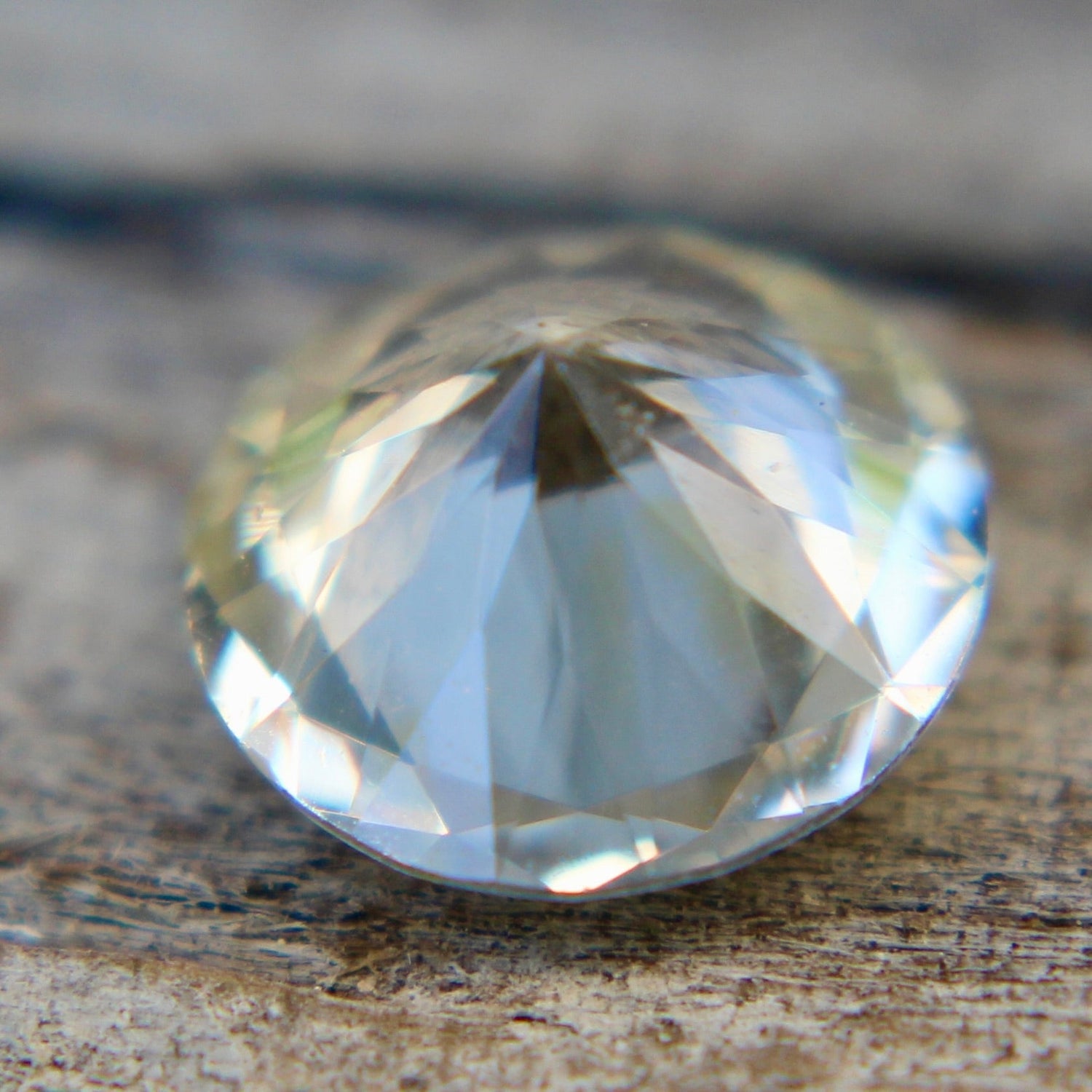 Natural Sapphire Slight Yellow Touch   - Sapphirepal