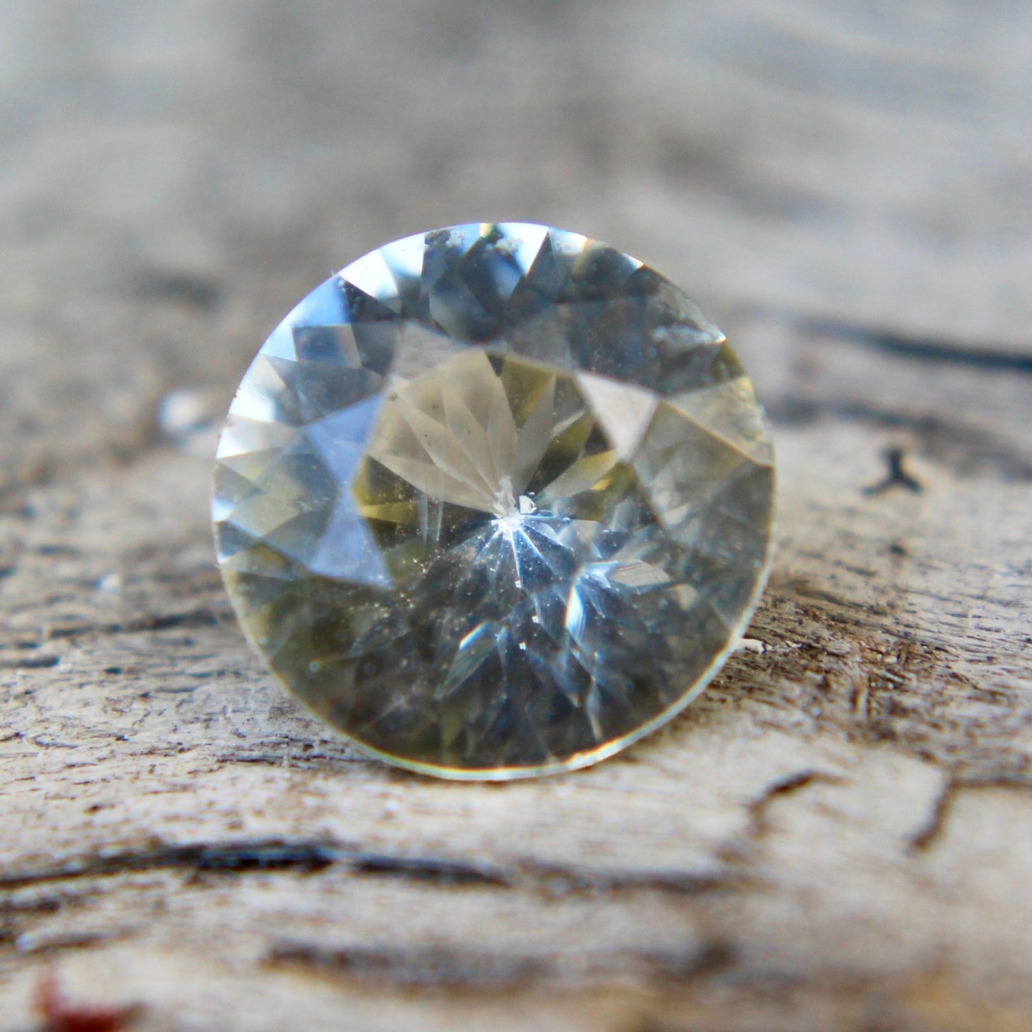 Natural Sapphire Slight Yellow Touch   - Sapphirepal