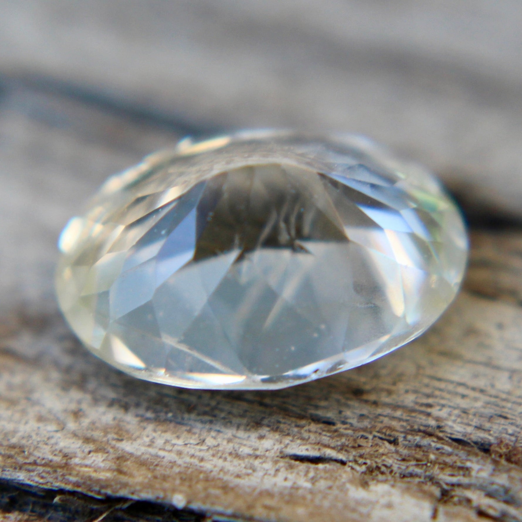 Natural Sapphire with sight yellow champagne hue - Sapphirepal