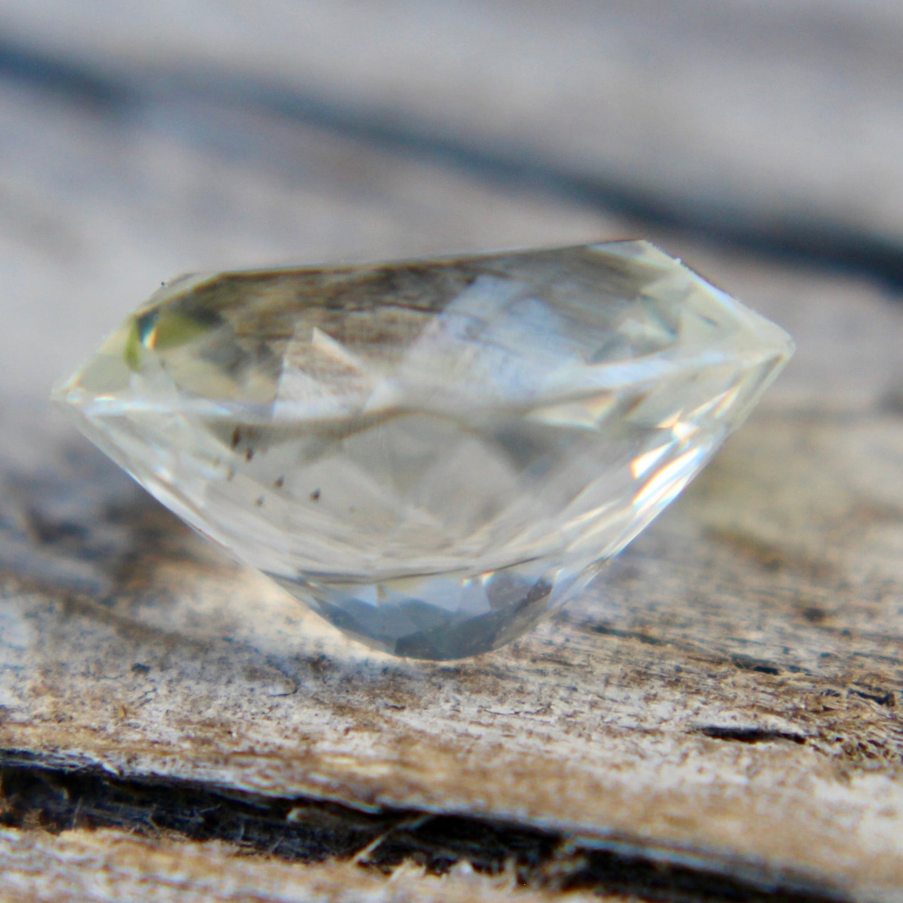 Natural Sapphire with sight yellow champagne hue - Sapphirepal