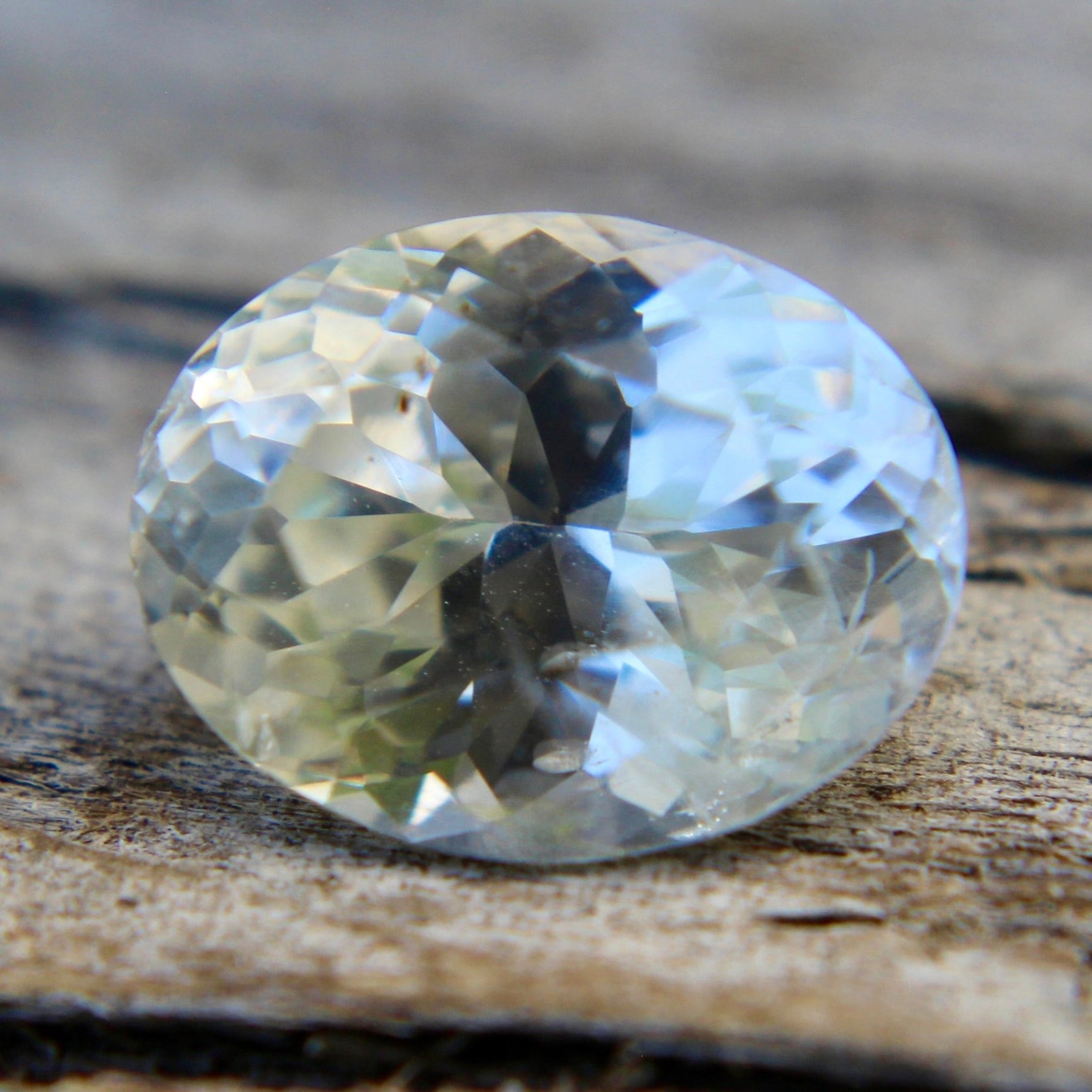 Natural Sapphire with sight yellow champagne hue - Sapphirepal