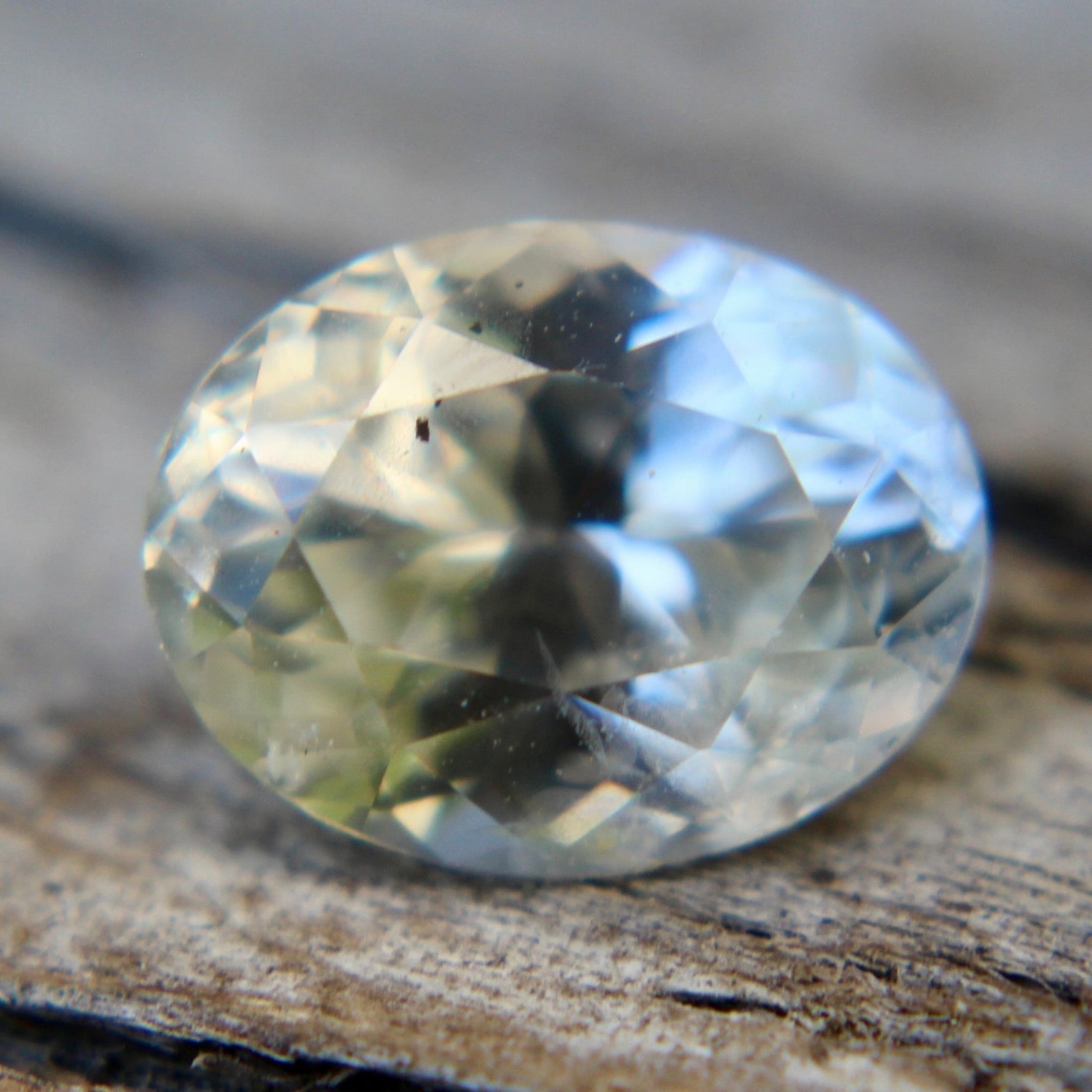 Natural Sapphire with sight yellow champagne hue - Sapphirepal