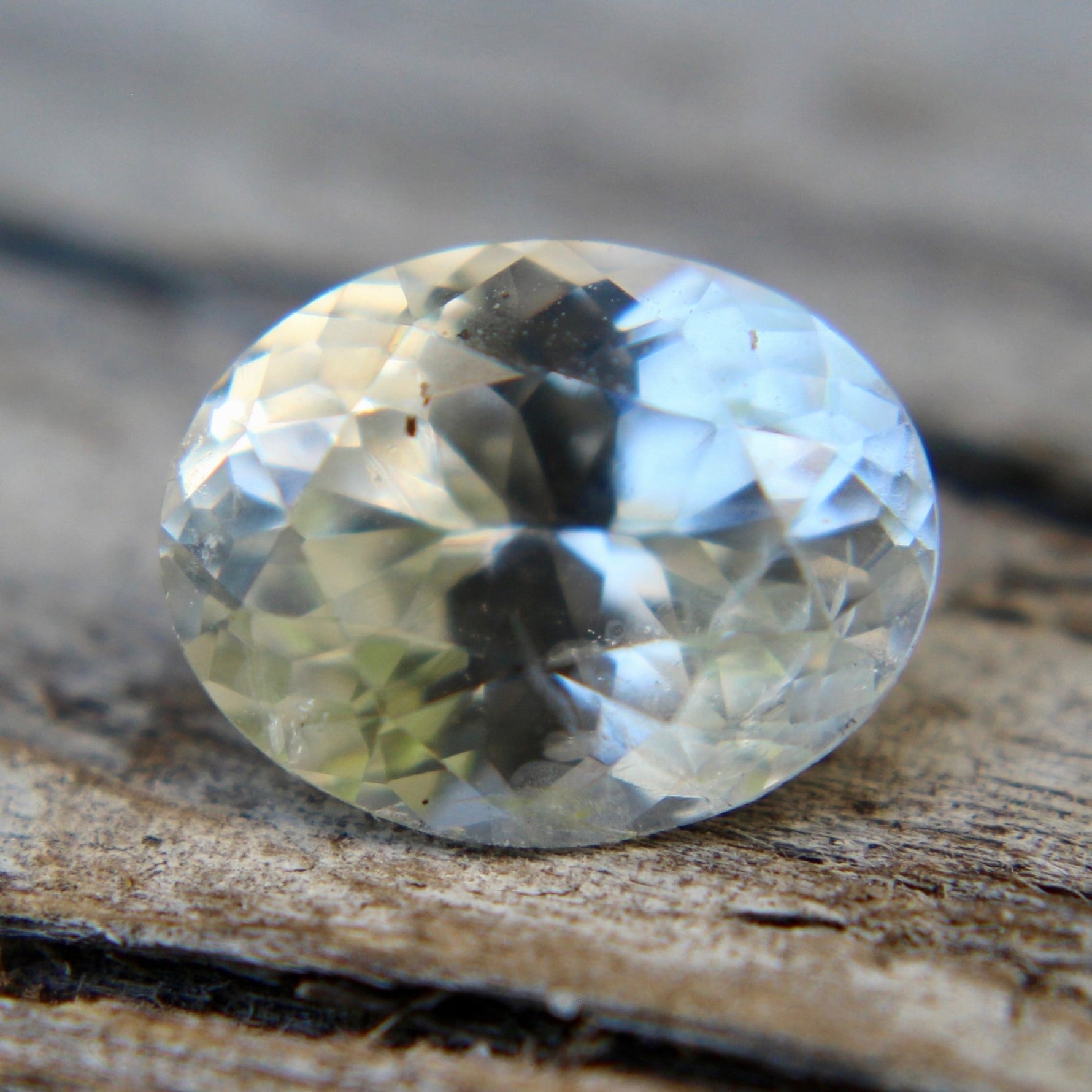 Natural Sapphire with sight yellow champagne hue - Sapphirepal