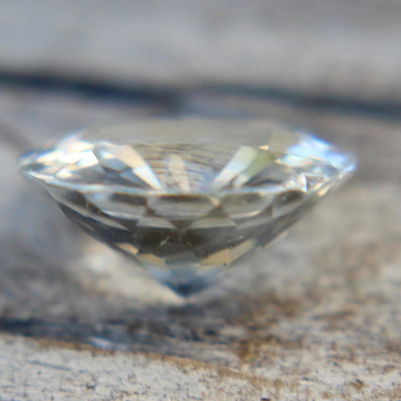 Natural Sapphire with slight champagne hue - Sapphirepal