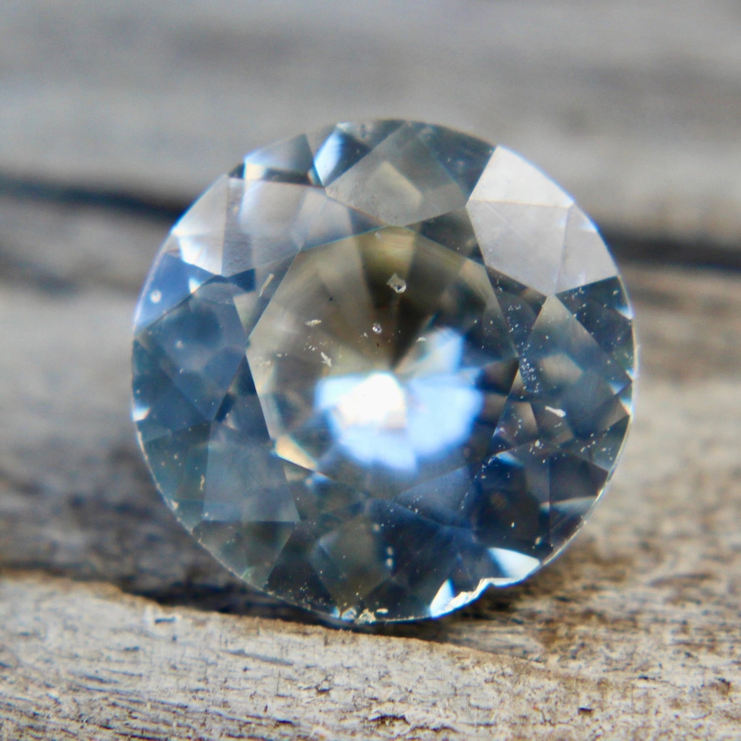 Natural Sapphire with slight champagne hue - Sapphirepal