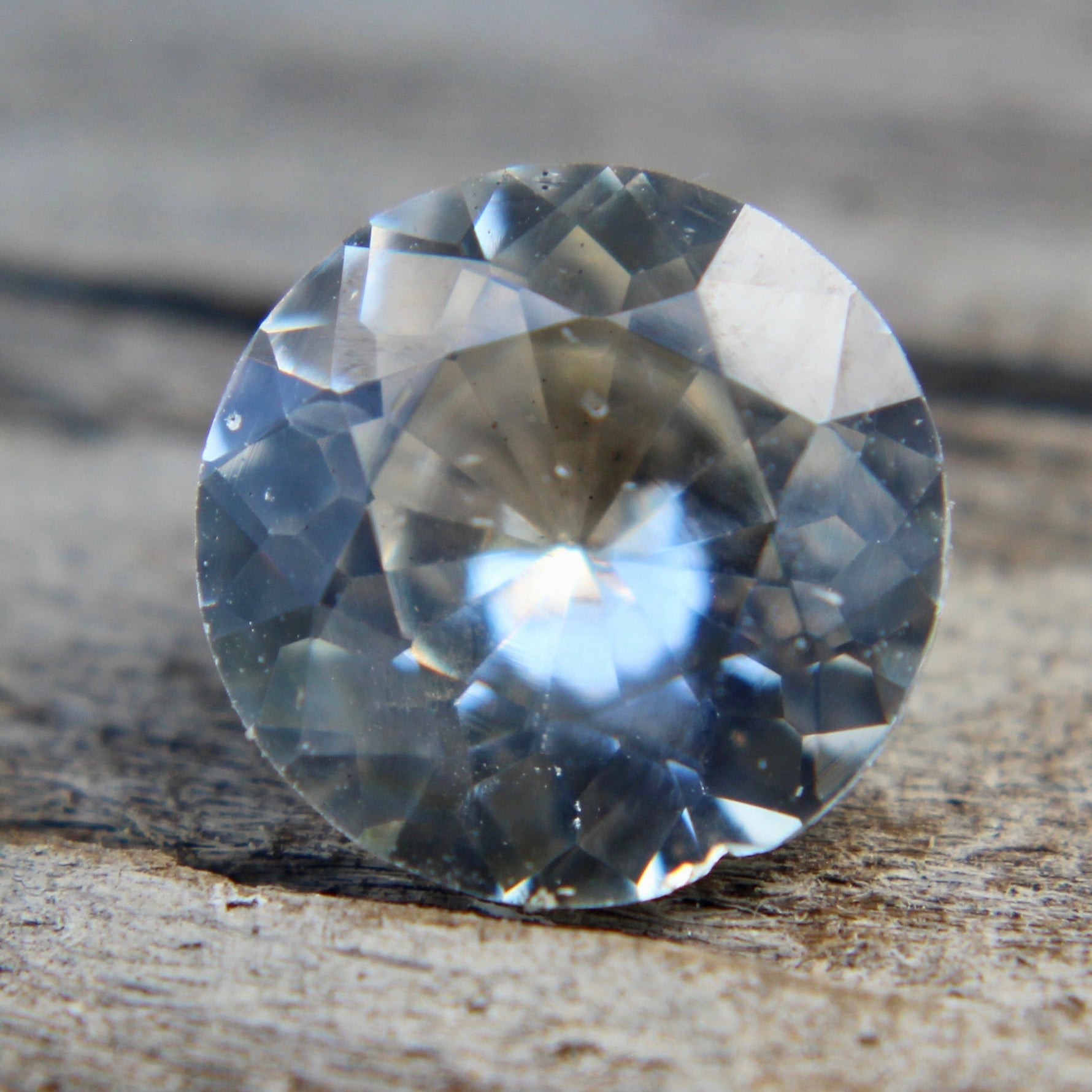 Natural Sapphire with slight champagne hue - Sapphirepal
